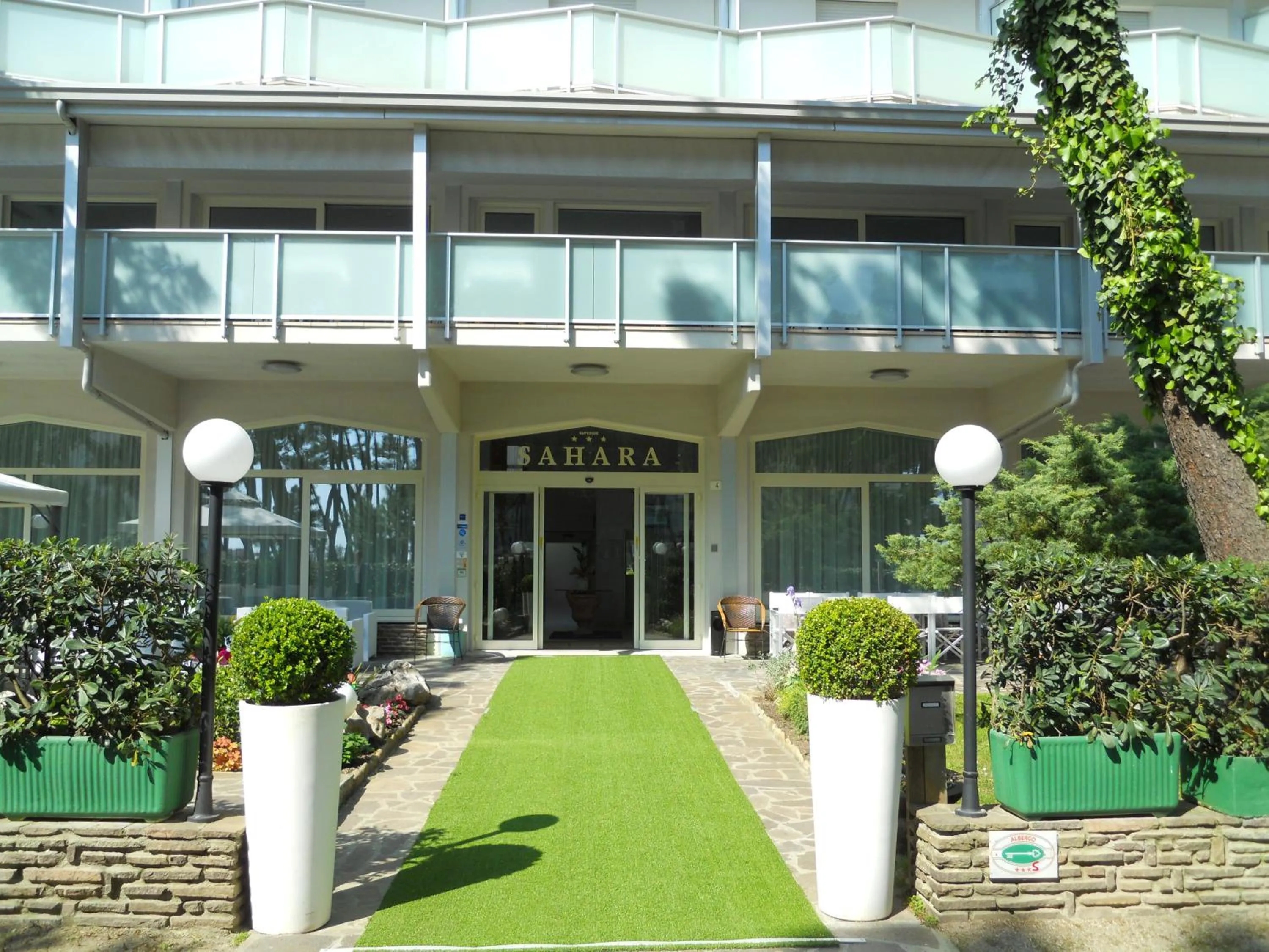 Facade/entrance in Hotel Sahara