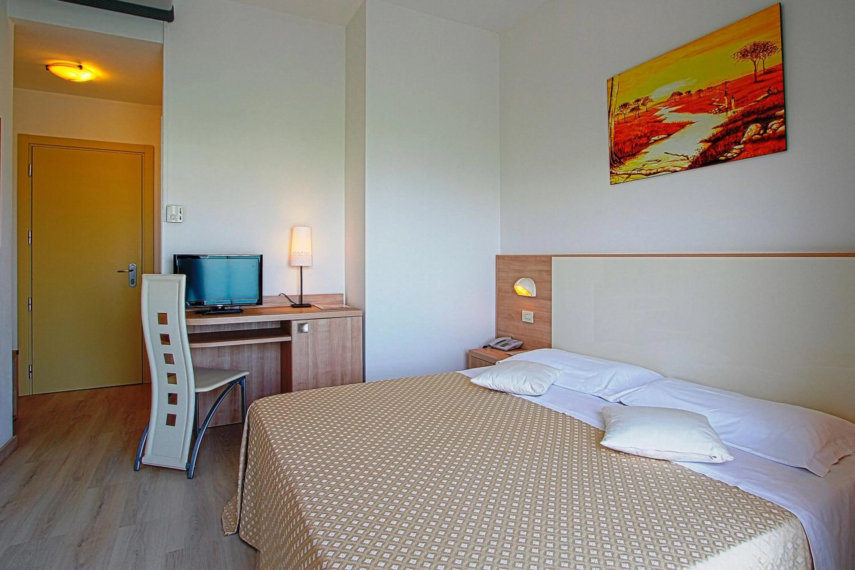 Photo of the whole room, Bed in Hotel Sahara