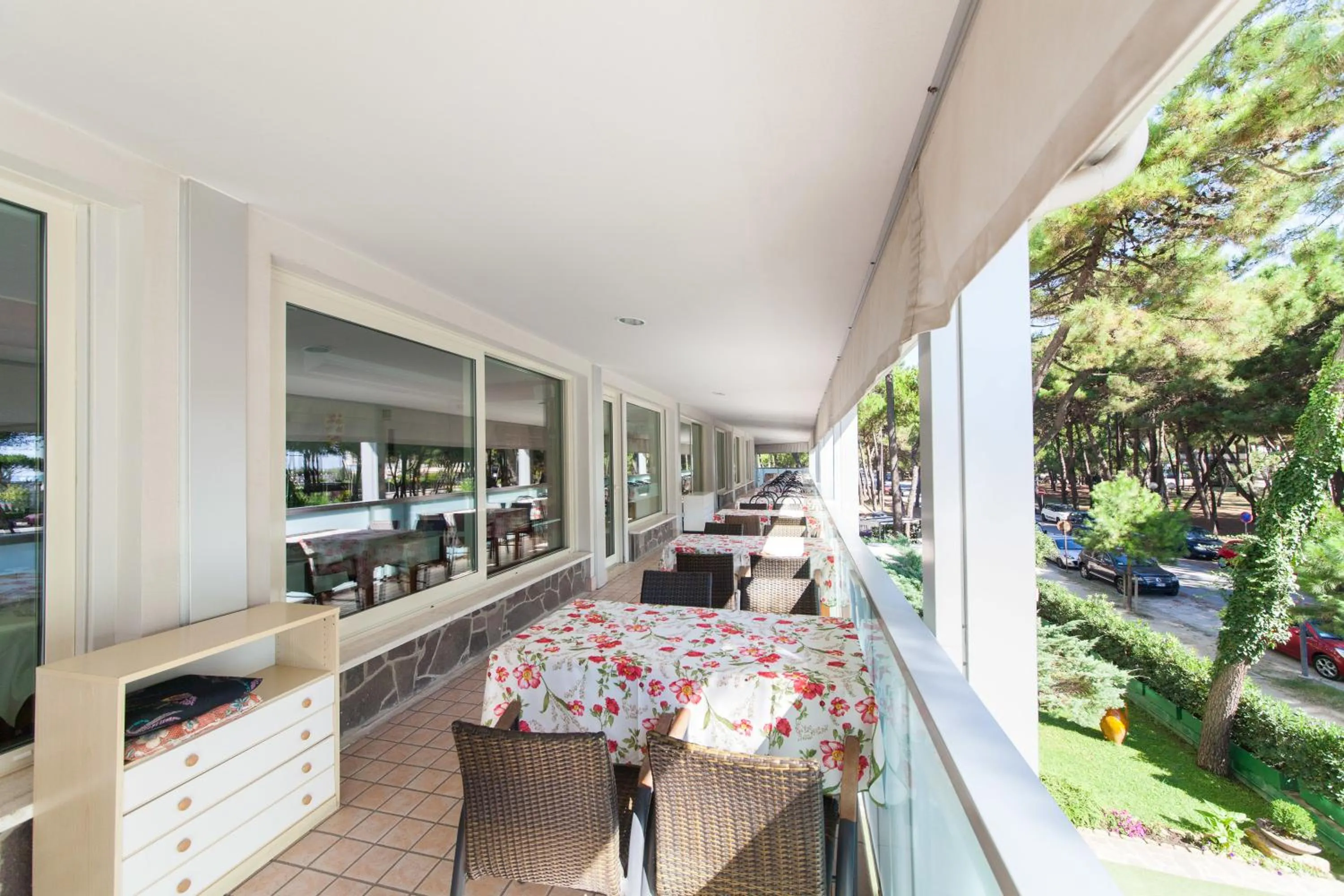 Restaurant/places to eat in Hotel Sahara