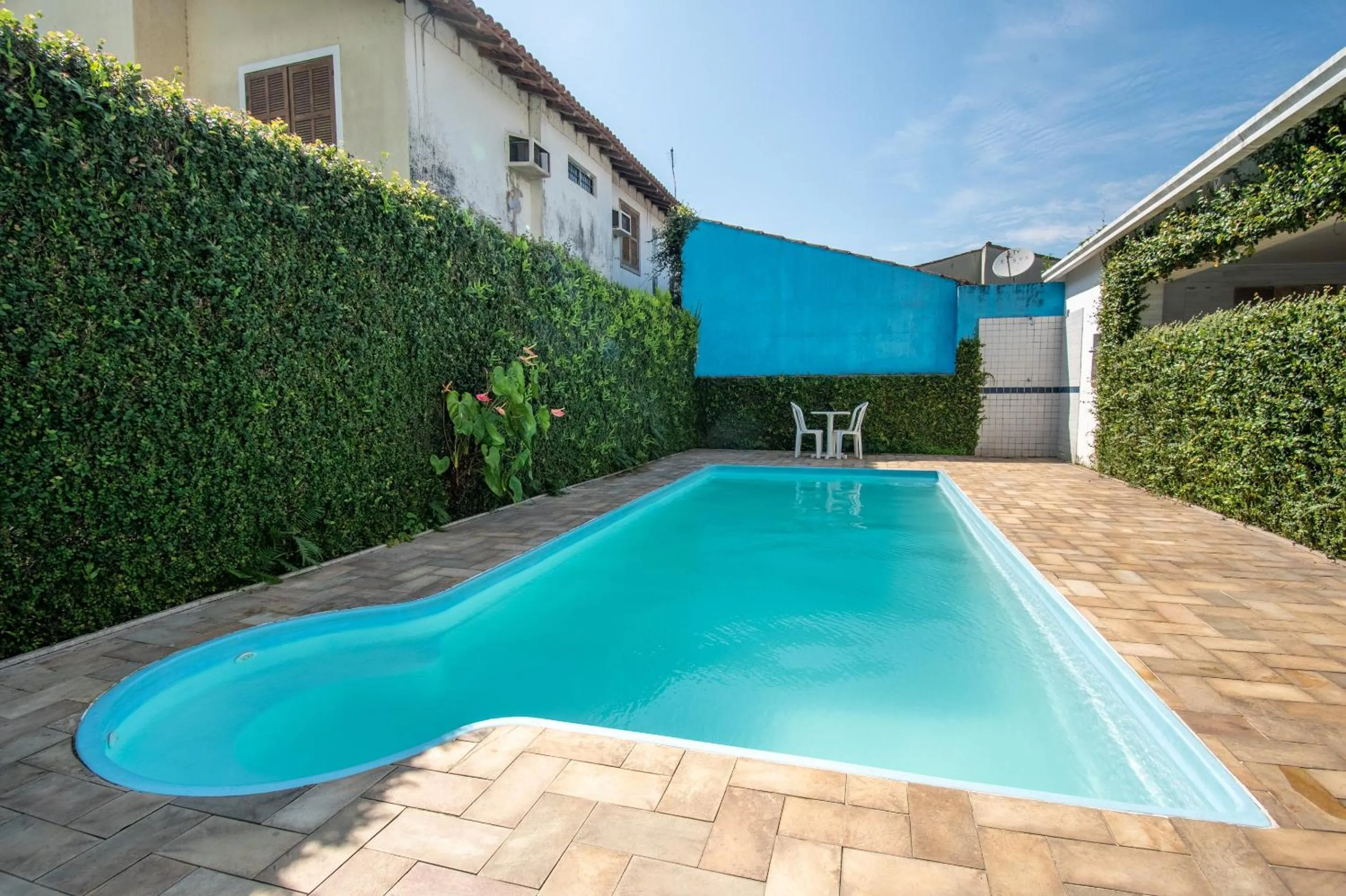 Swimming pool in OYO Residencial Itacuruçá Apart Hotel, Mangaratiba