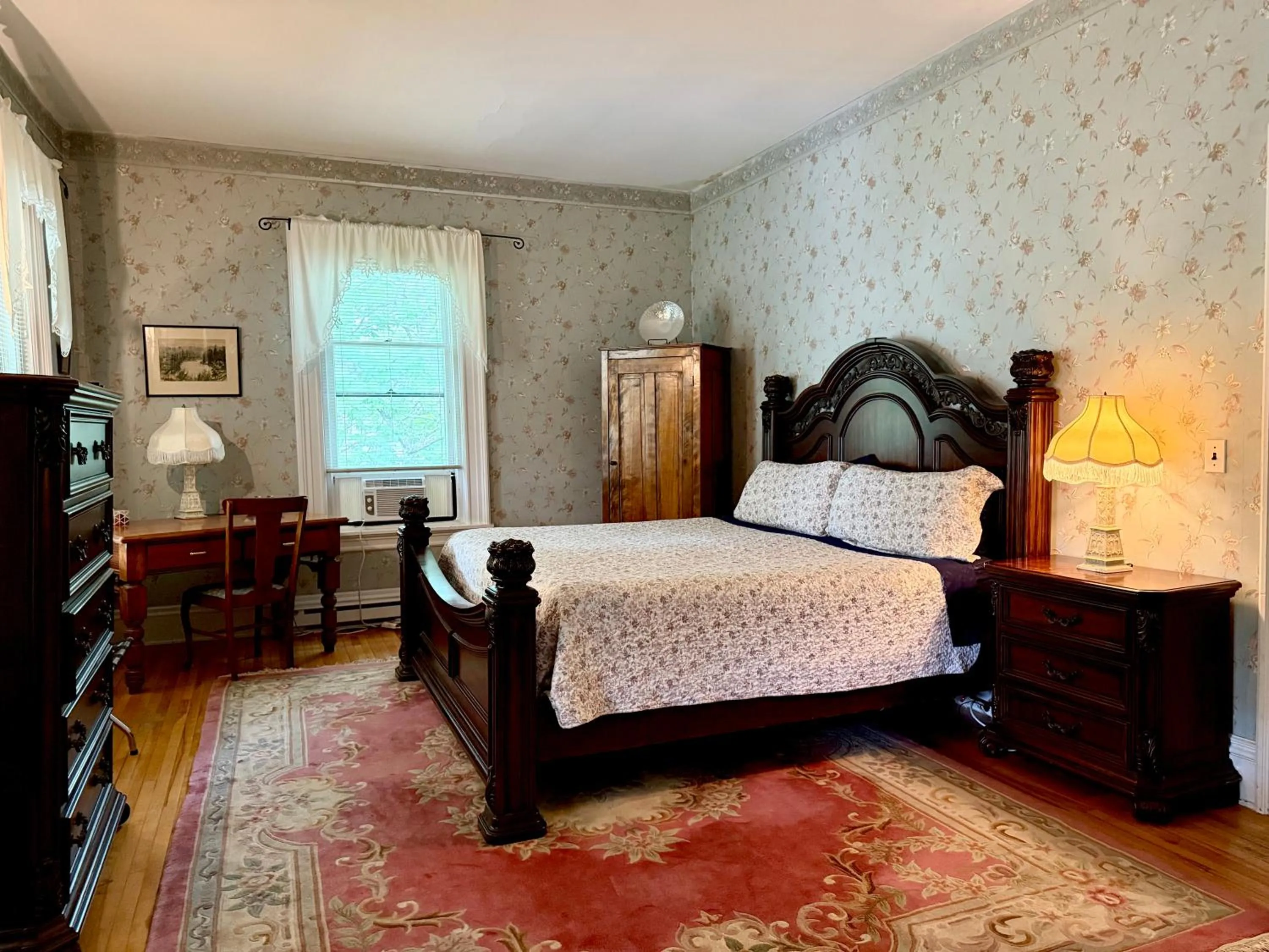 Bed in Carriage House Inn