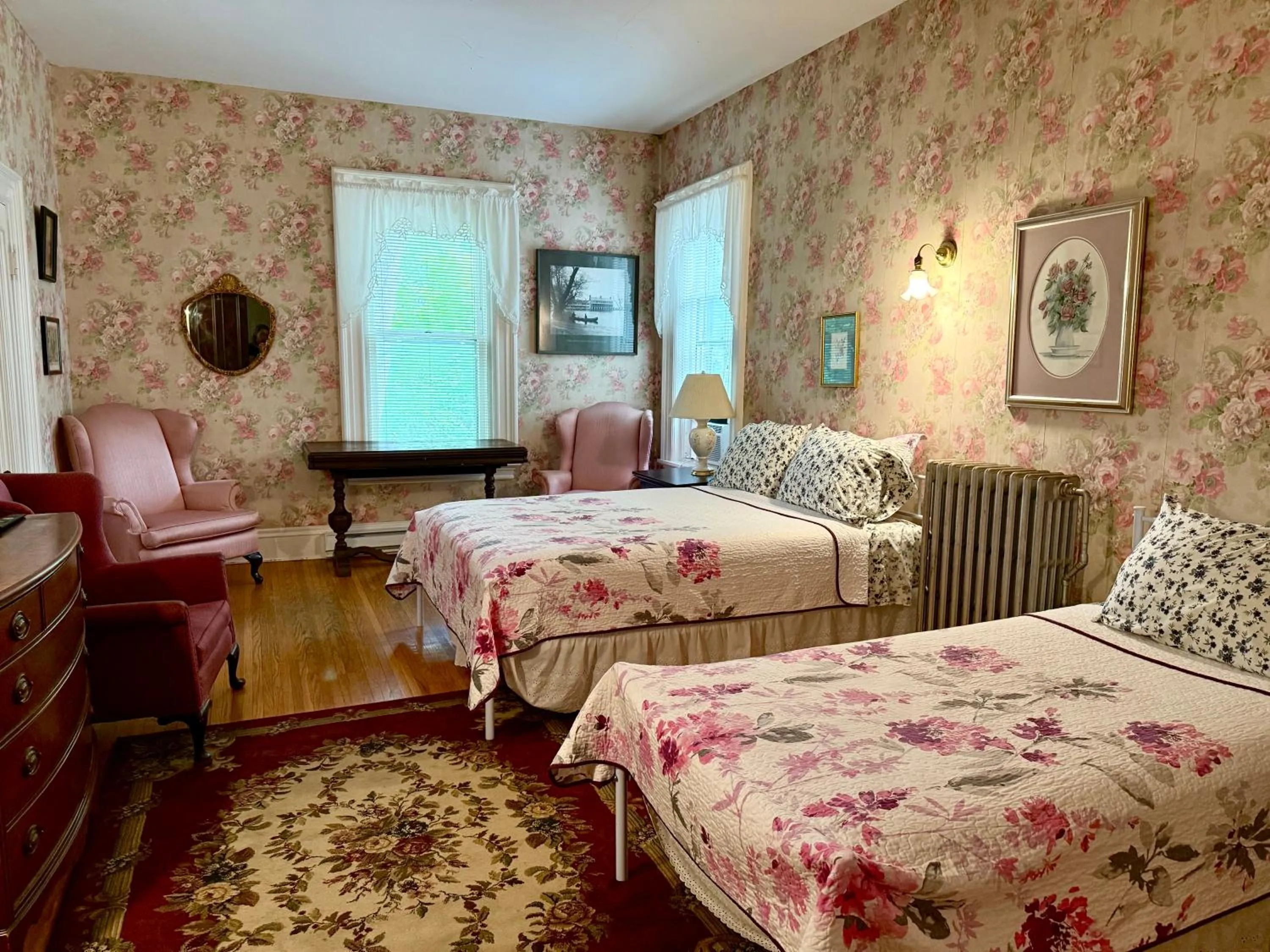 Bed in Carriage House Inn