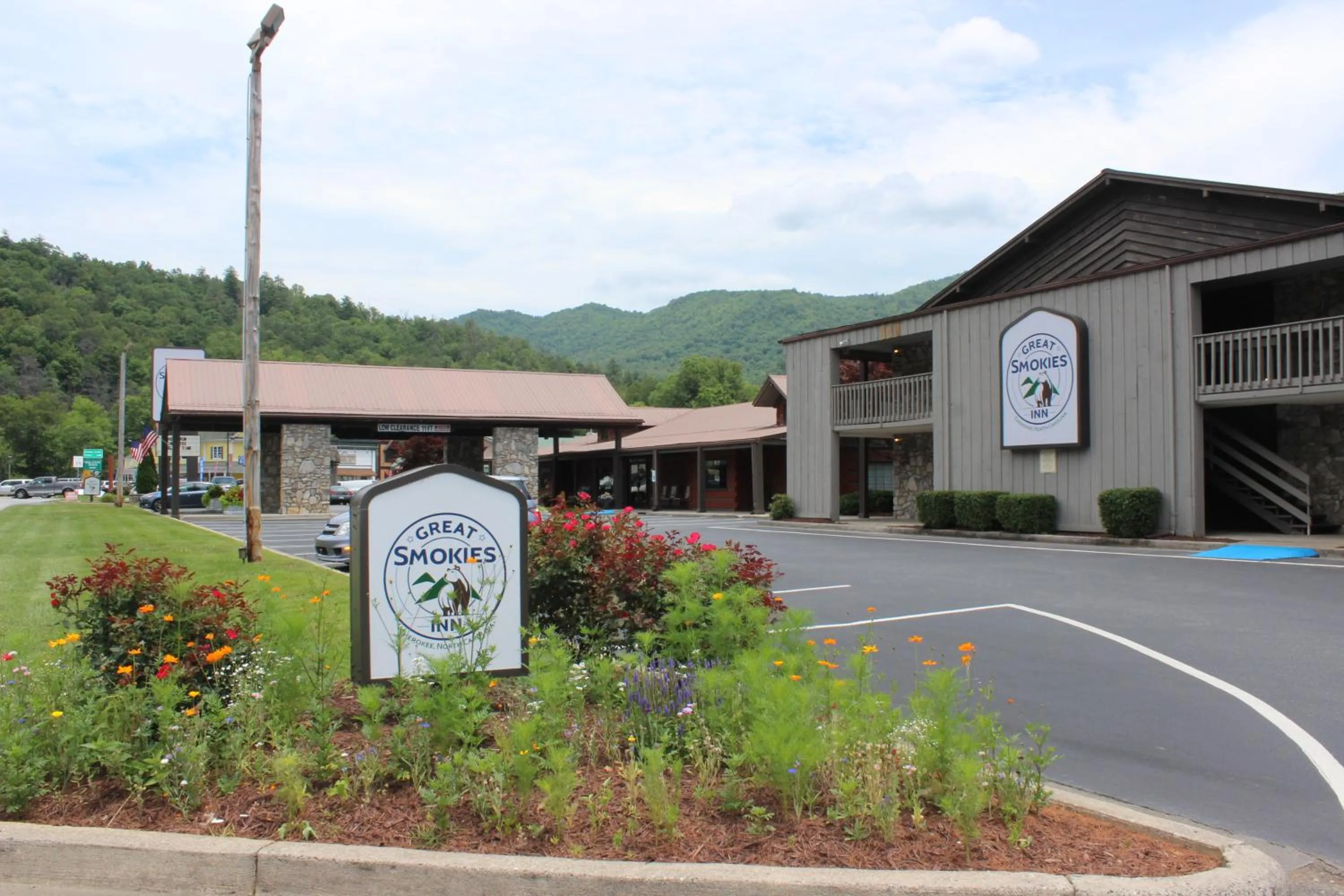 Property building in Great Smokies Inn - Cherokee