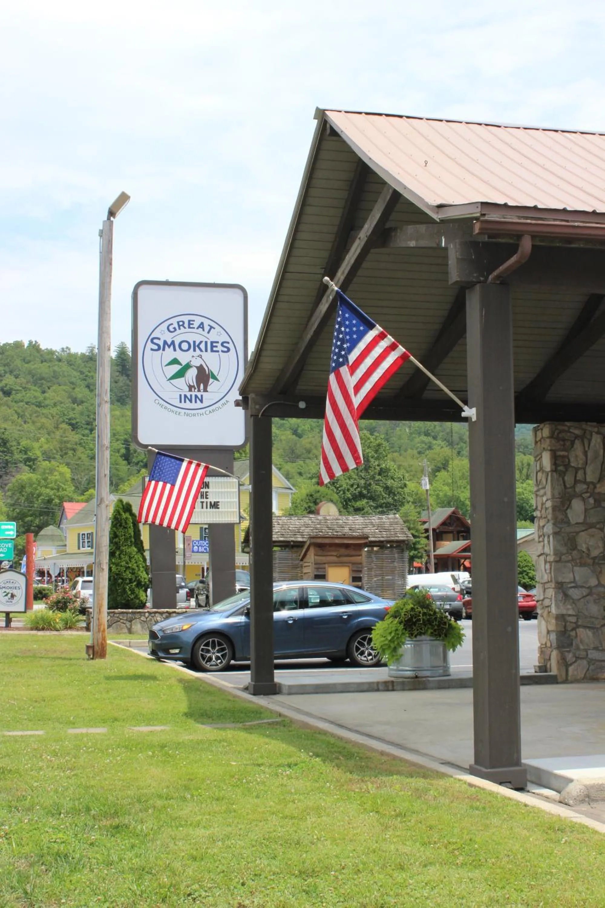 Logo/Certificate/Sign in Great Smokies Inn - Cherokee