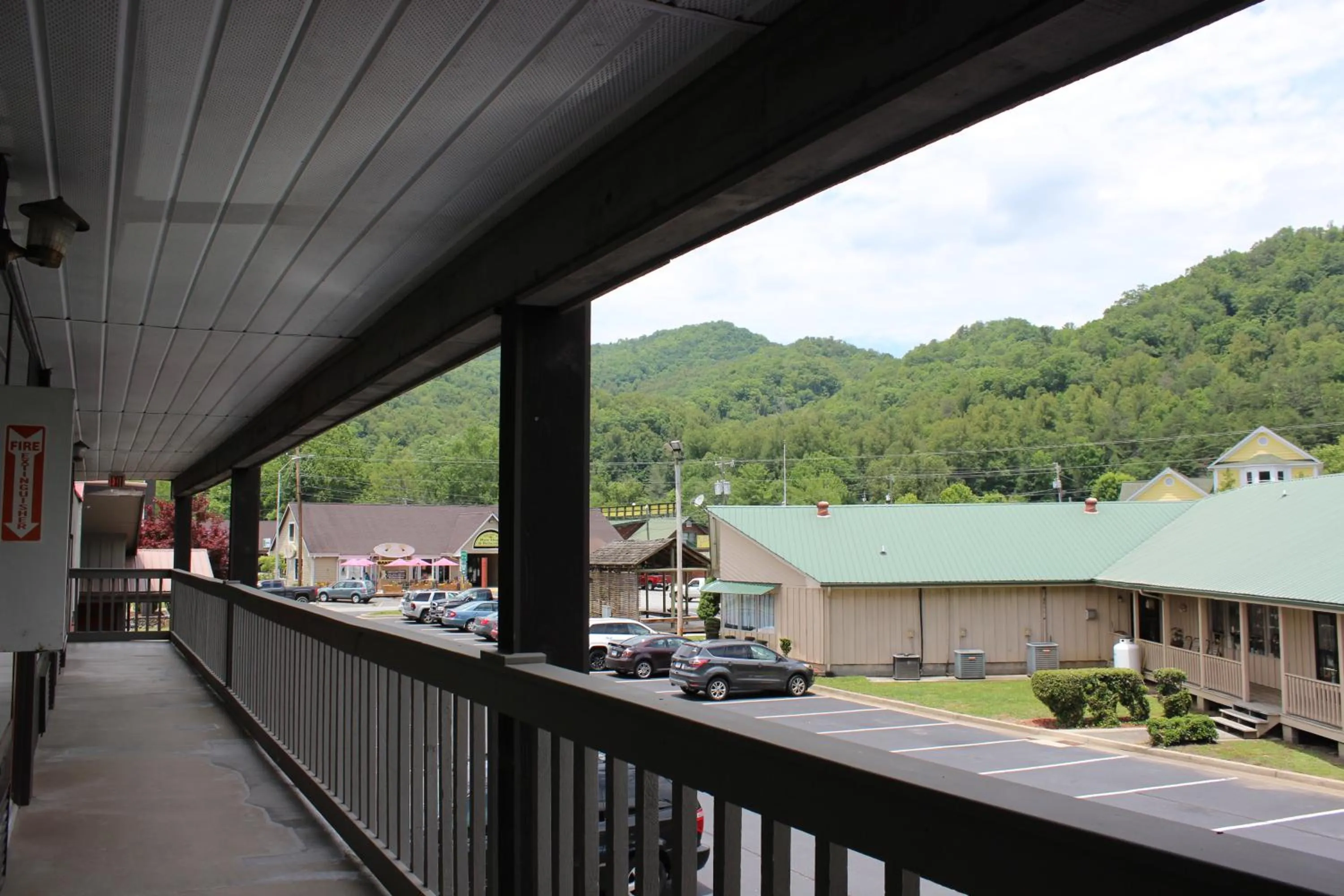 Mountain view in Great Smokies Inn - Cherokee