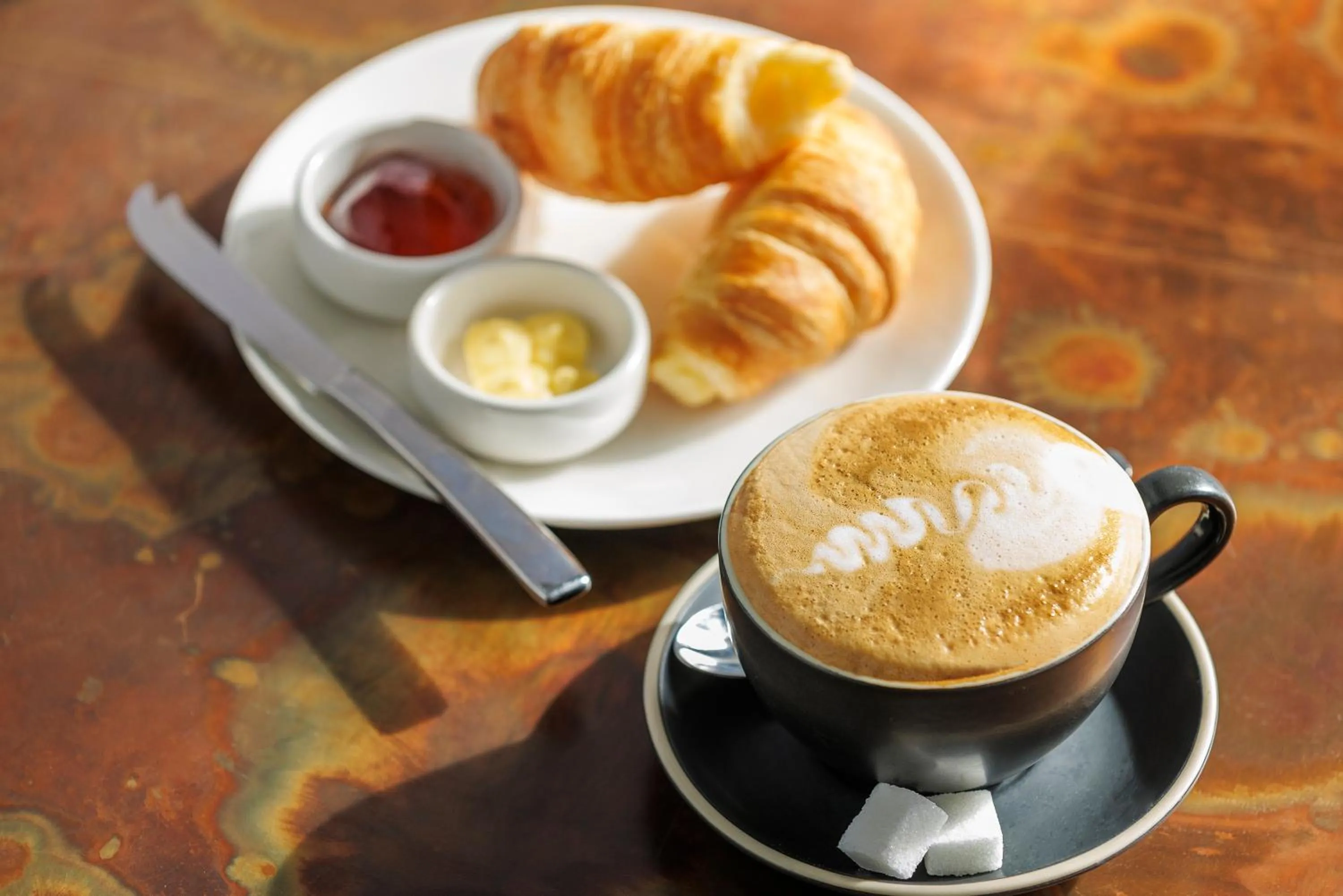 Restaurant/places to eat in Hidden Lake Hotel & Apartments