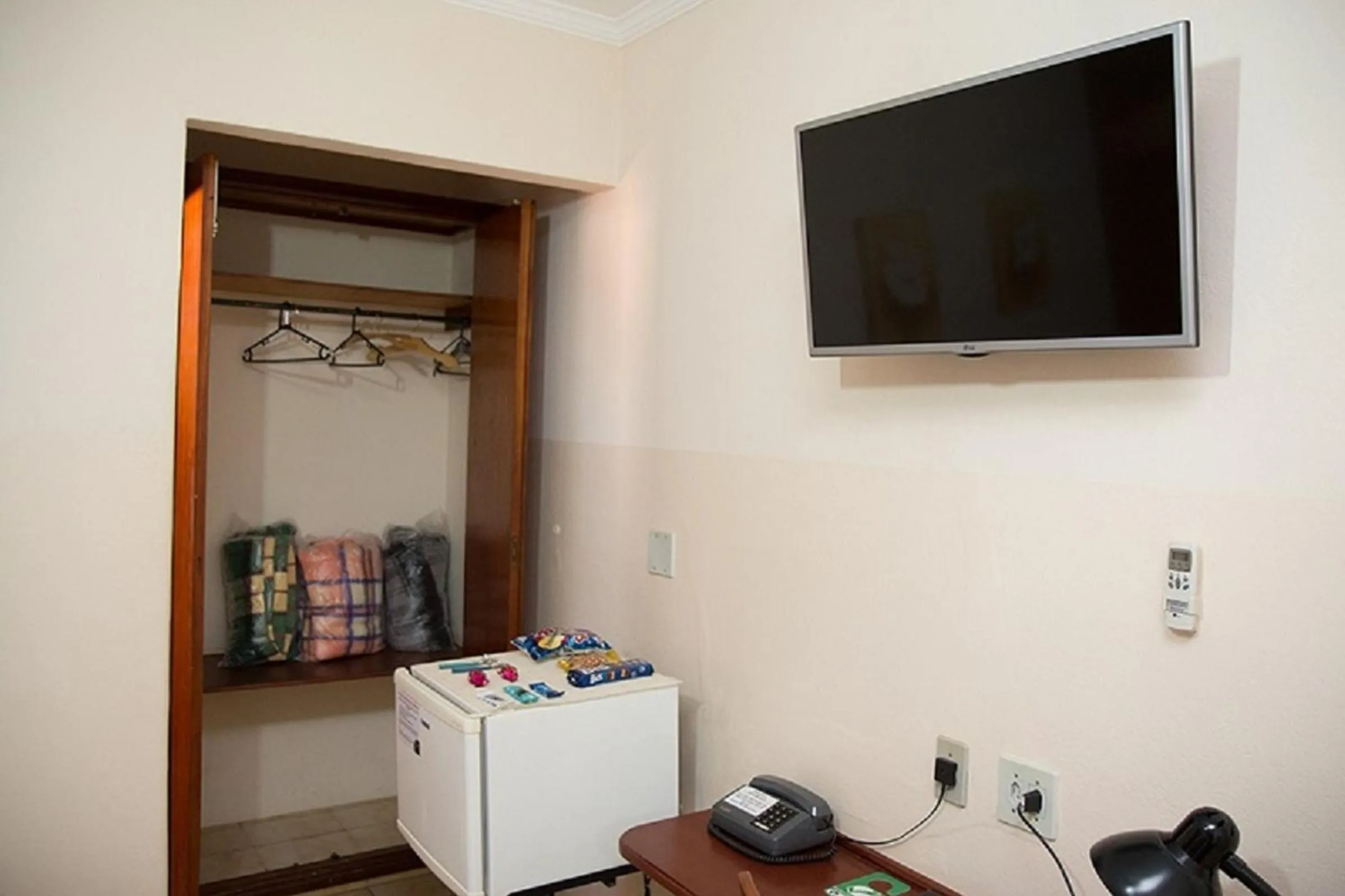 wardrobe in Hotel São Marcos Orlândia SP