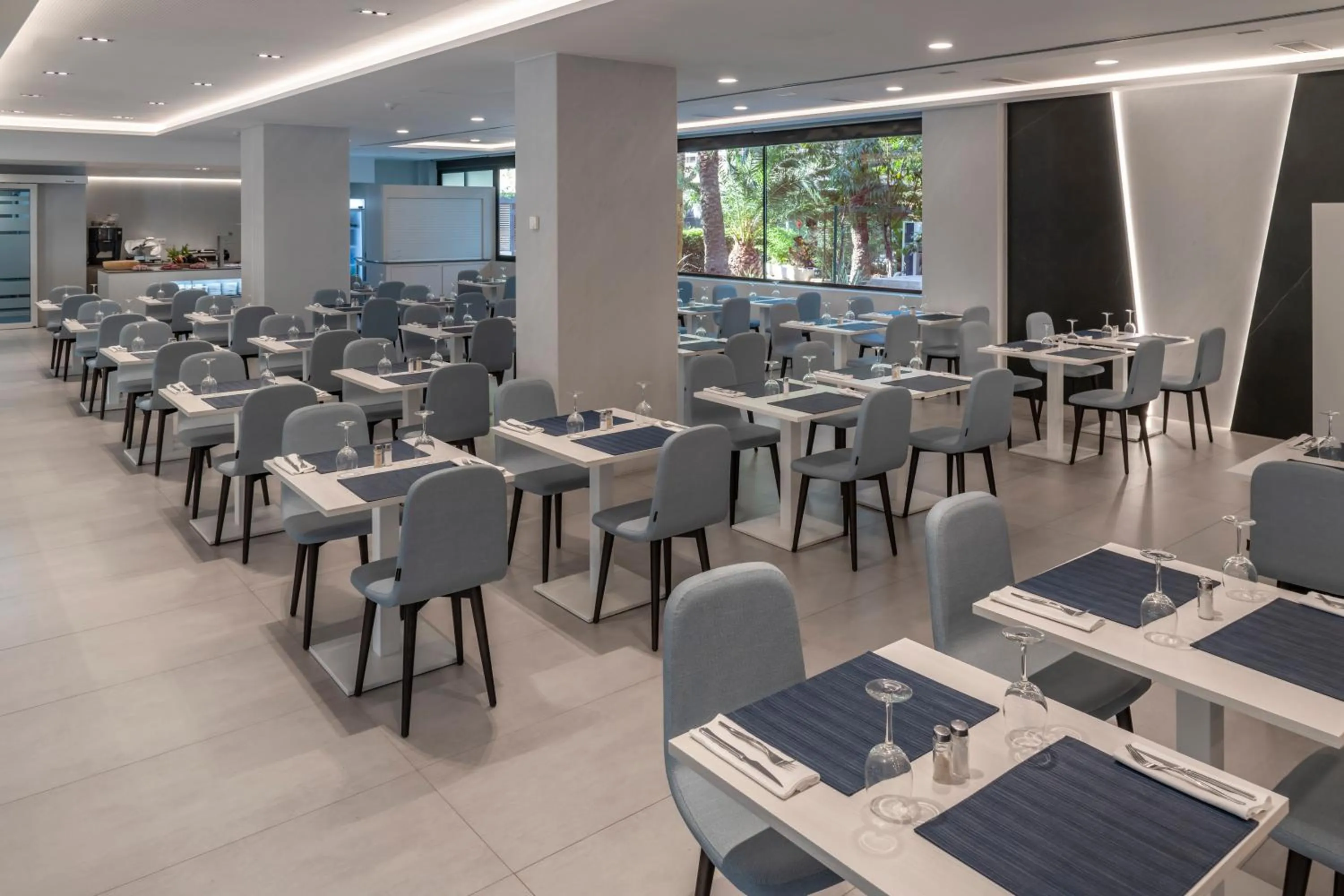 Restaurant/places to eat in Hotel Olympus Palace