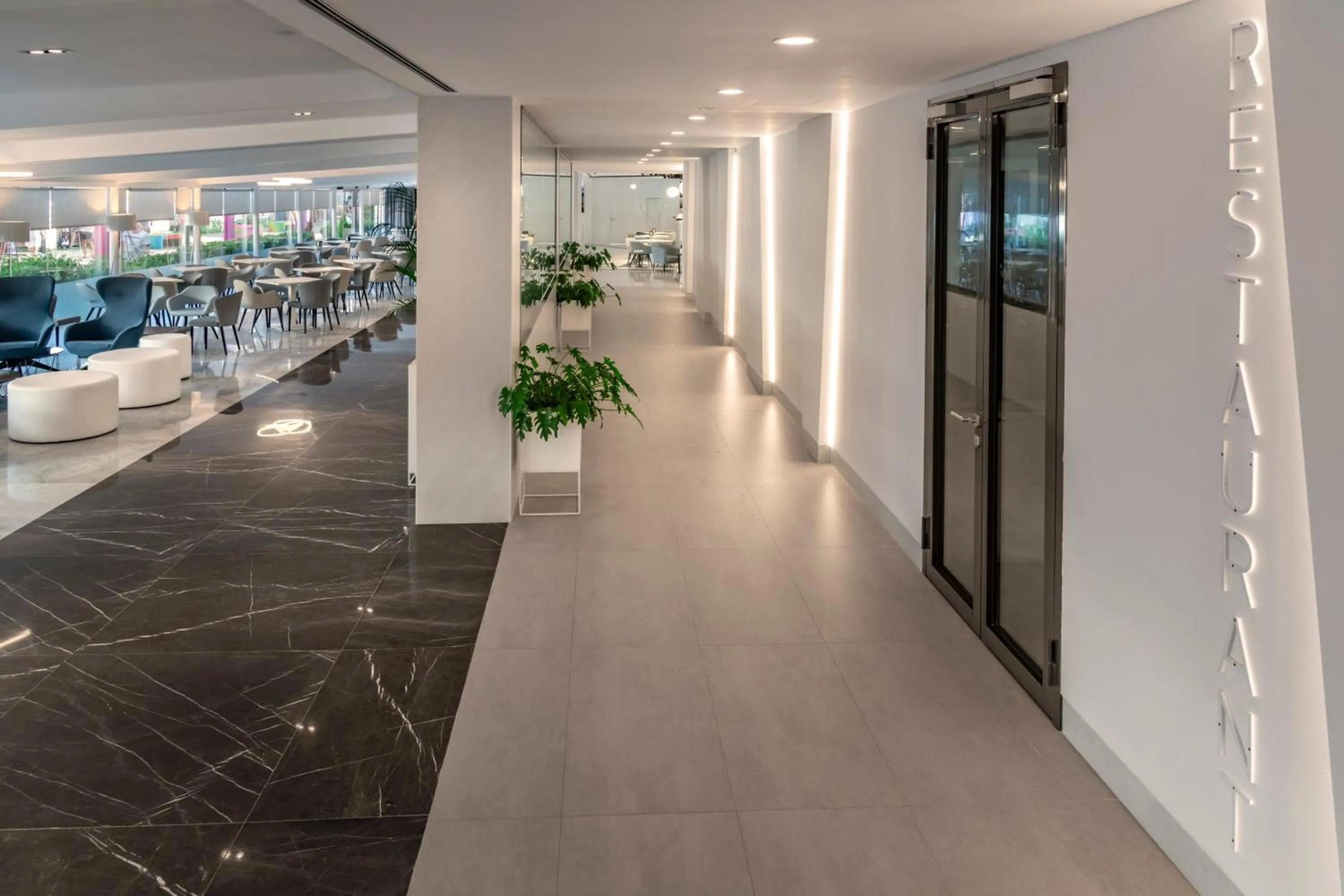 Restaurant/places to eat in Hotel Olympus Palace