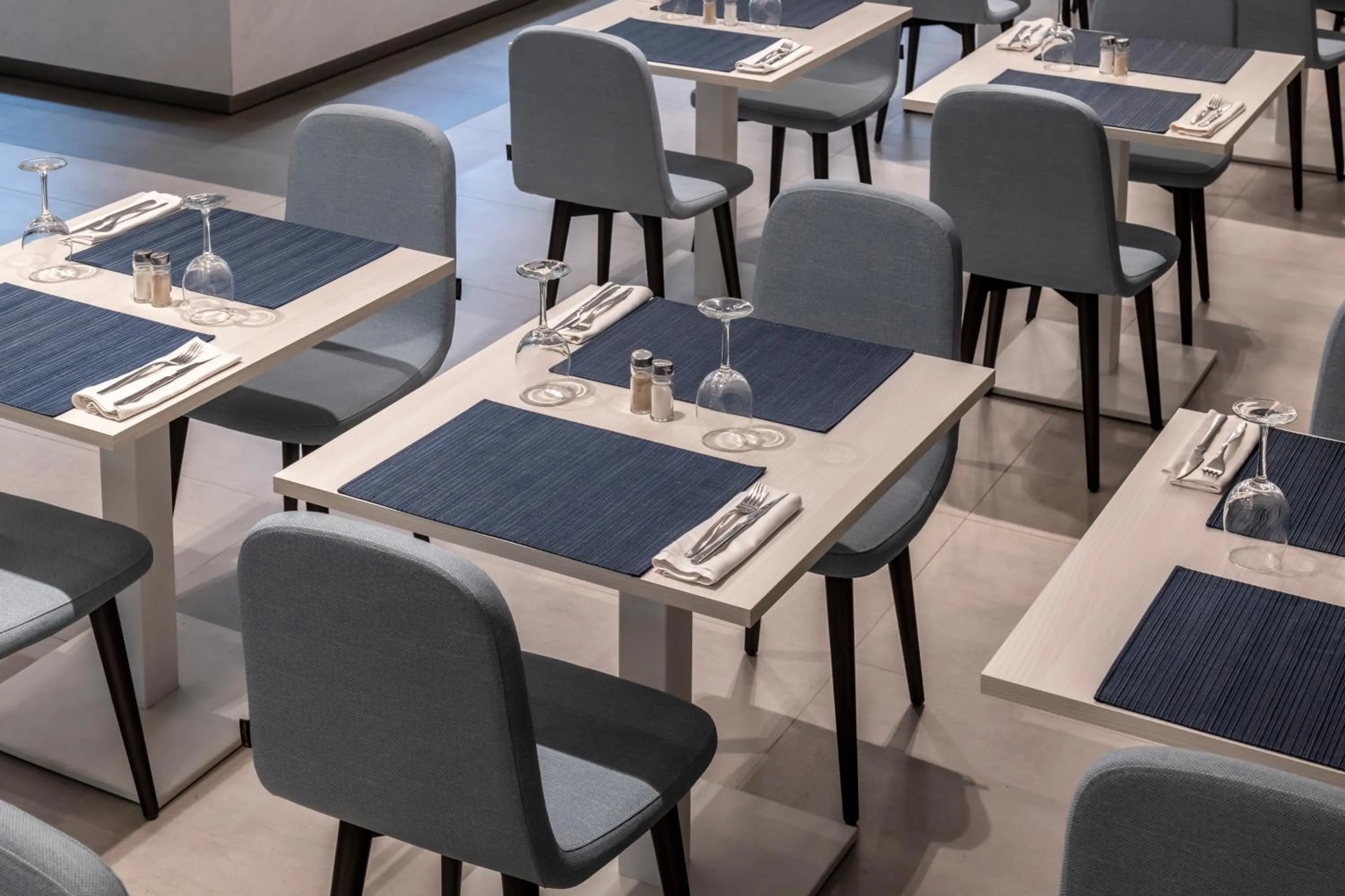 Restaurant/places to eat in Hotel Olympus Palace