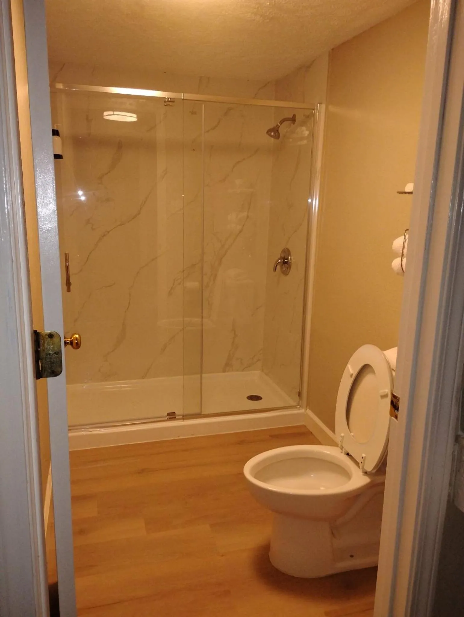 Shower in Americana Inn - Henderson