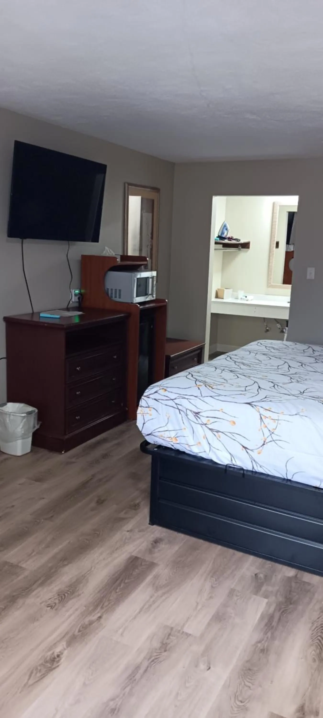 Bedroom, Bed in Americana Inn - Henderson