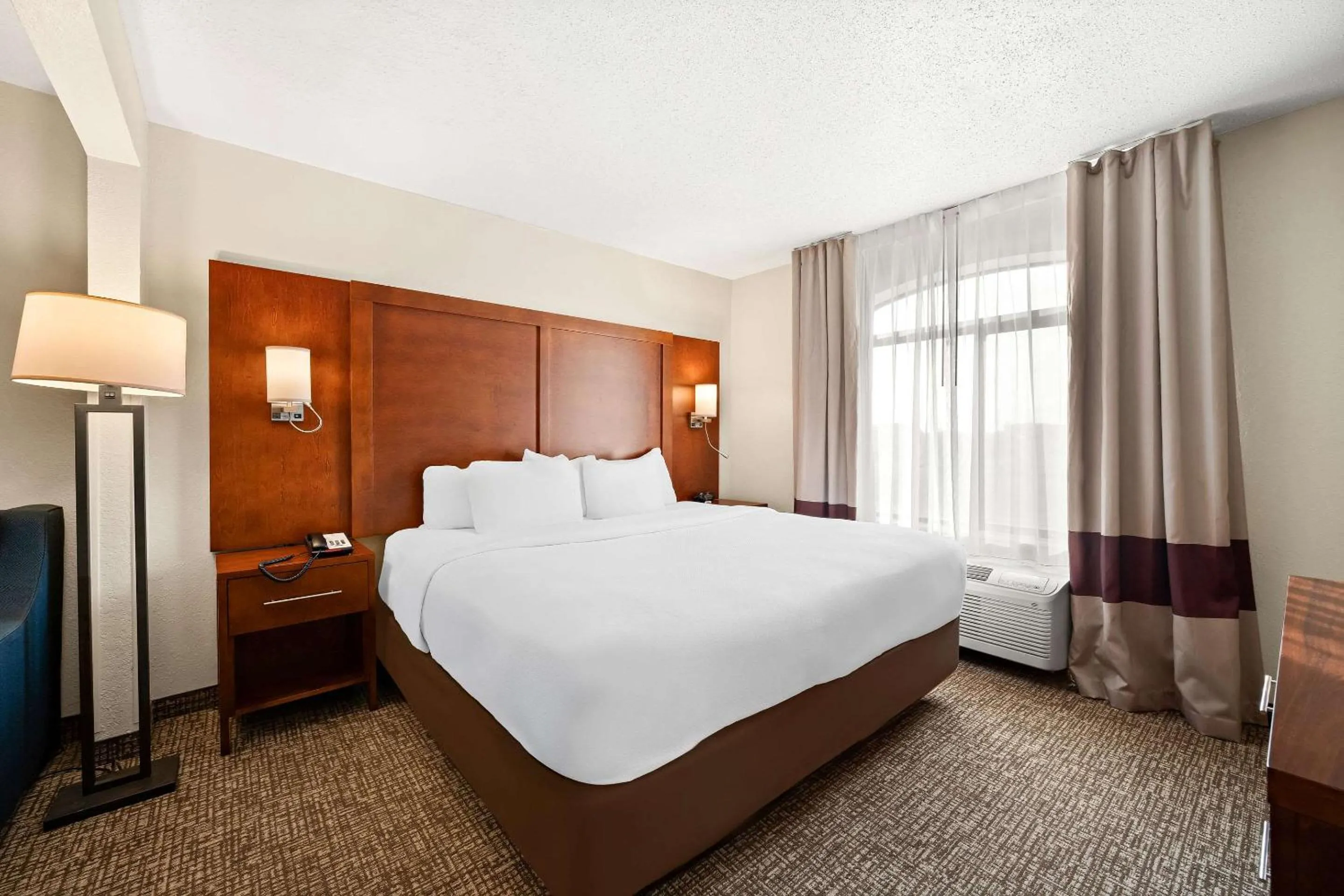 Bedroom, Bed in Comfort Inn & Suites Decatur-Forsyth