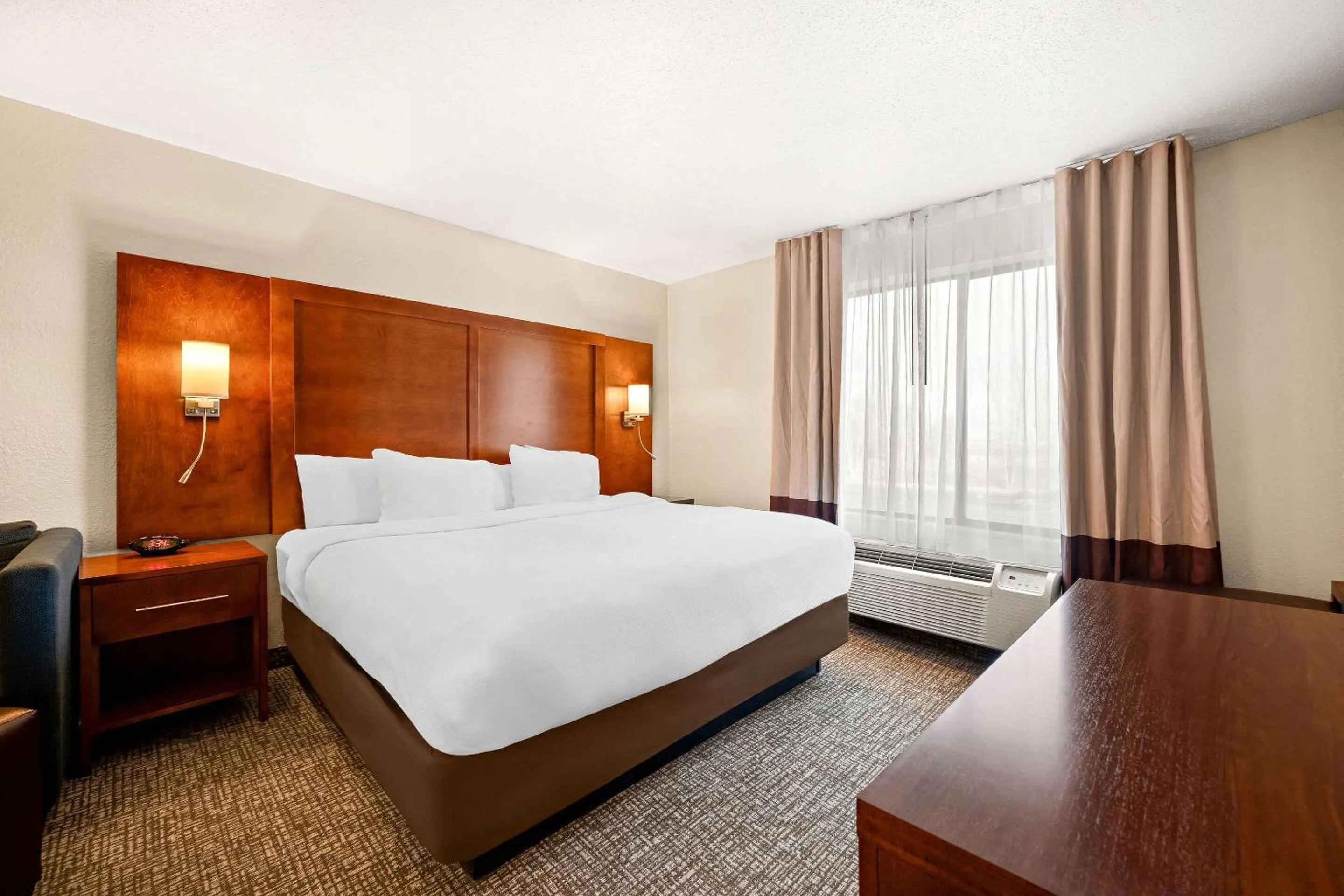 Bedroom, Bed in Comfort Inn & Suites Decatur-Forsyth