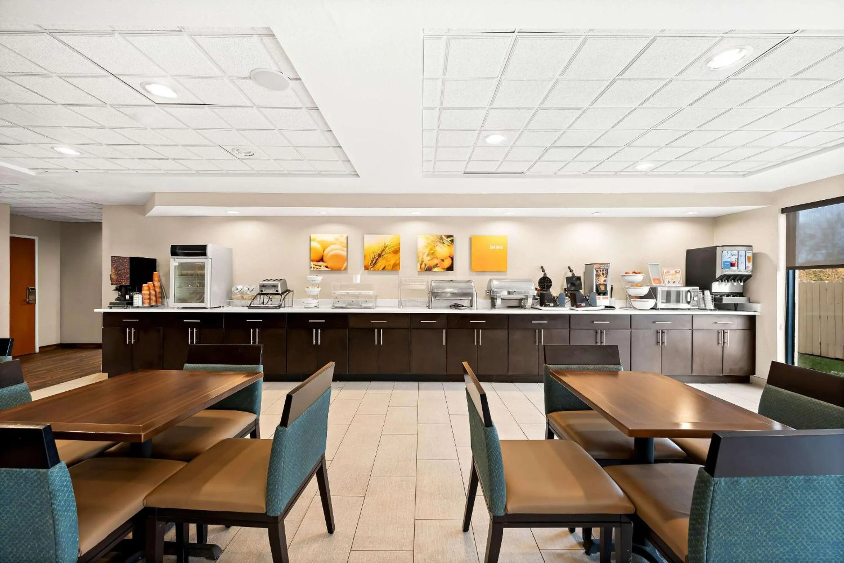 Breakfast in Comfort Inn & Suites Decatur-Forsyth