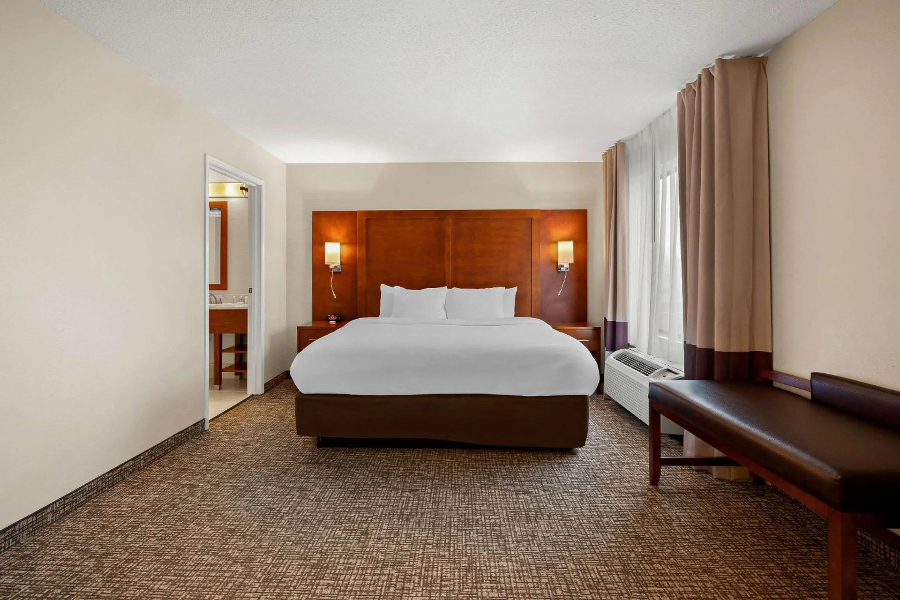 Bedroom, Bed in Comfort Inn & Suites Decatur-Forsyth