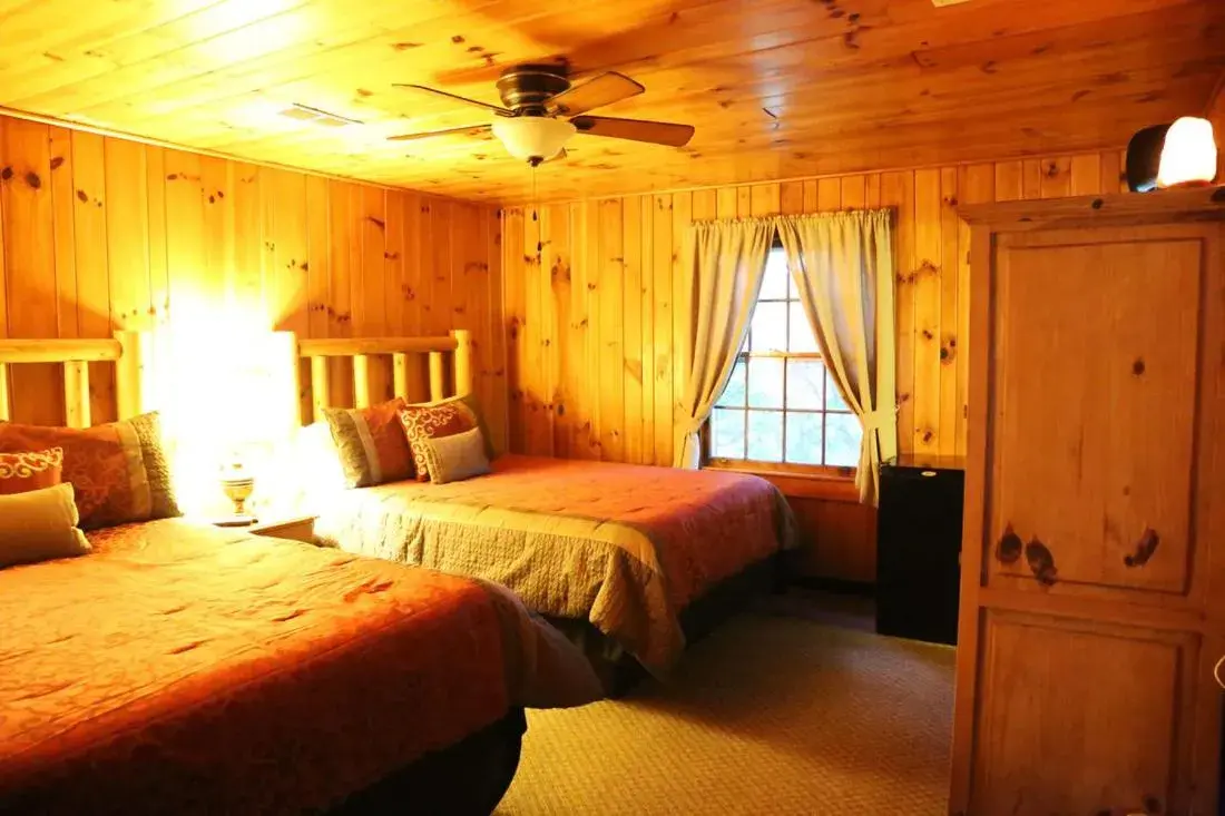 Queen Room with Two Queen Beds in Grandview Lodge Queen Room with Two Queen Beds in Grandview Lodge