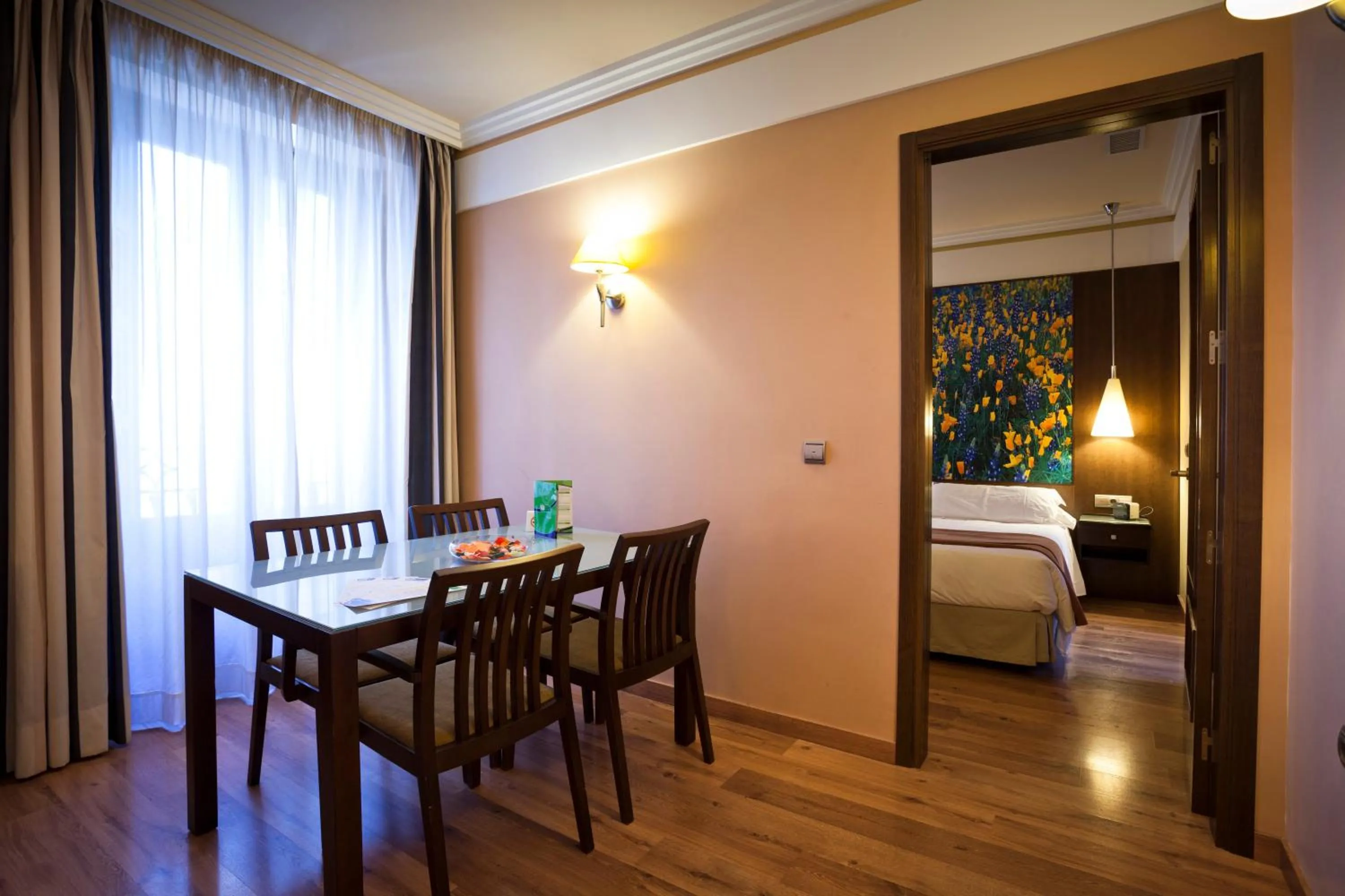 Living room, Bed in Suites Gran Vía 44