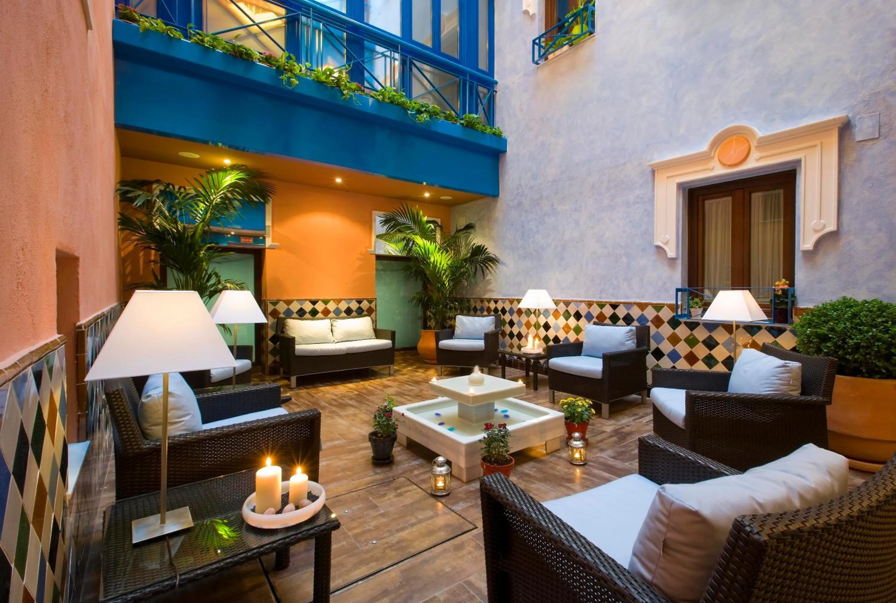 Lounge or bar in Suites Gran Vía 44