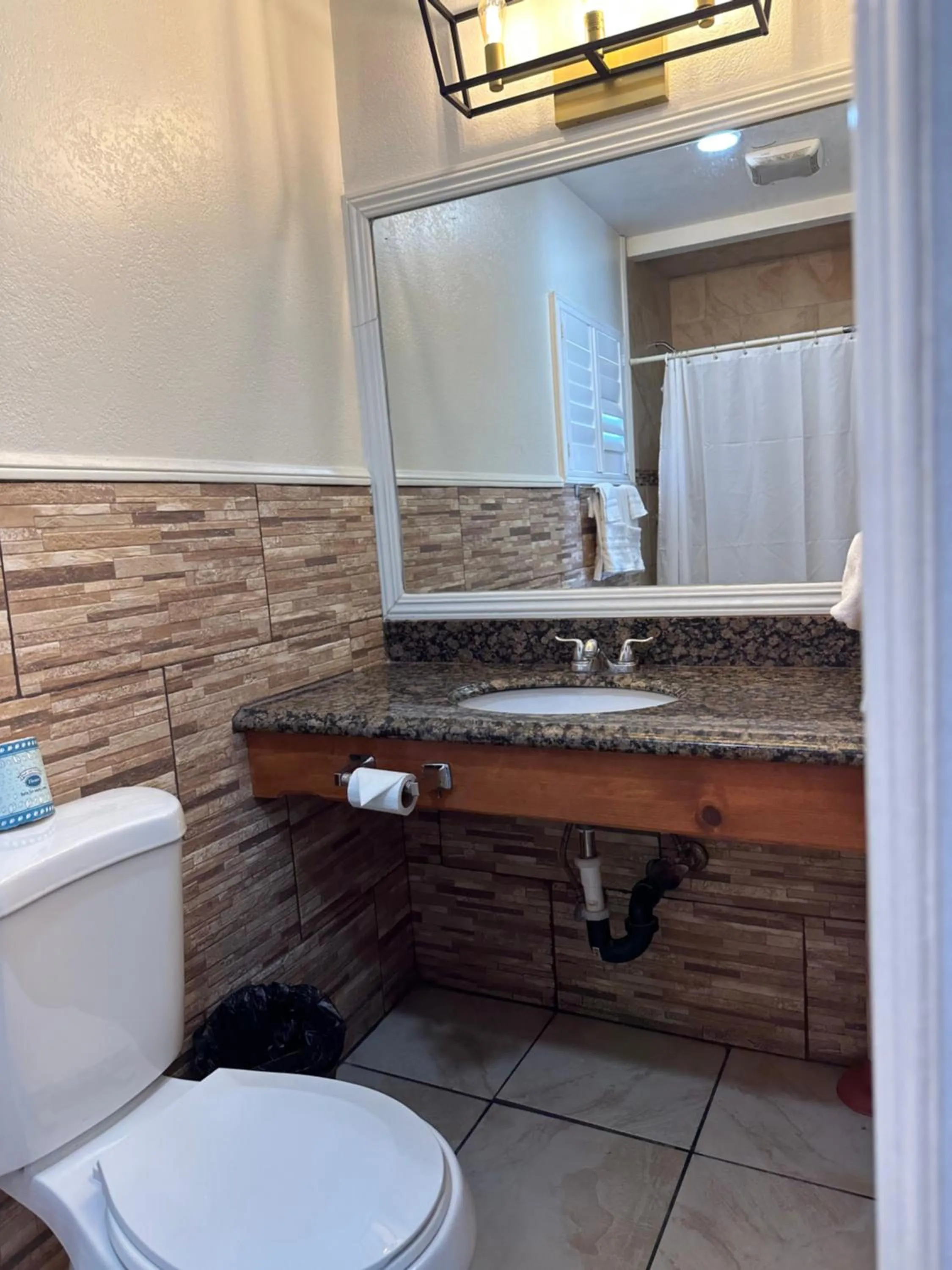 Bathroom in Bartlett Motel