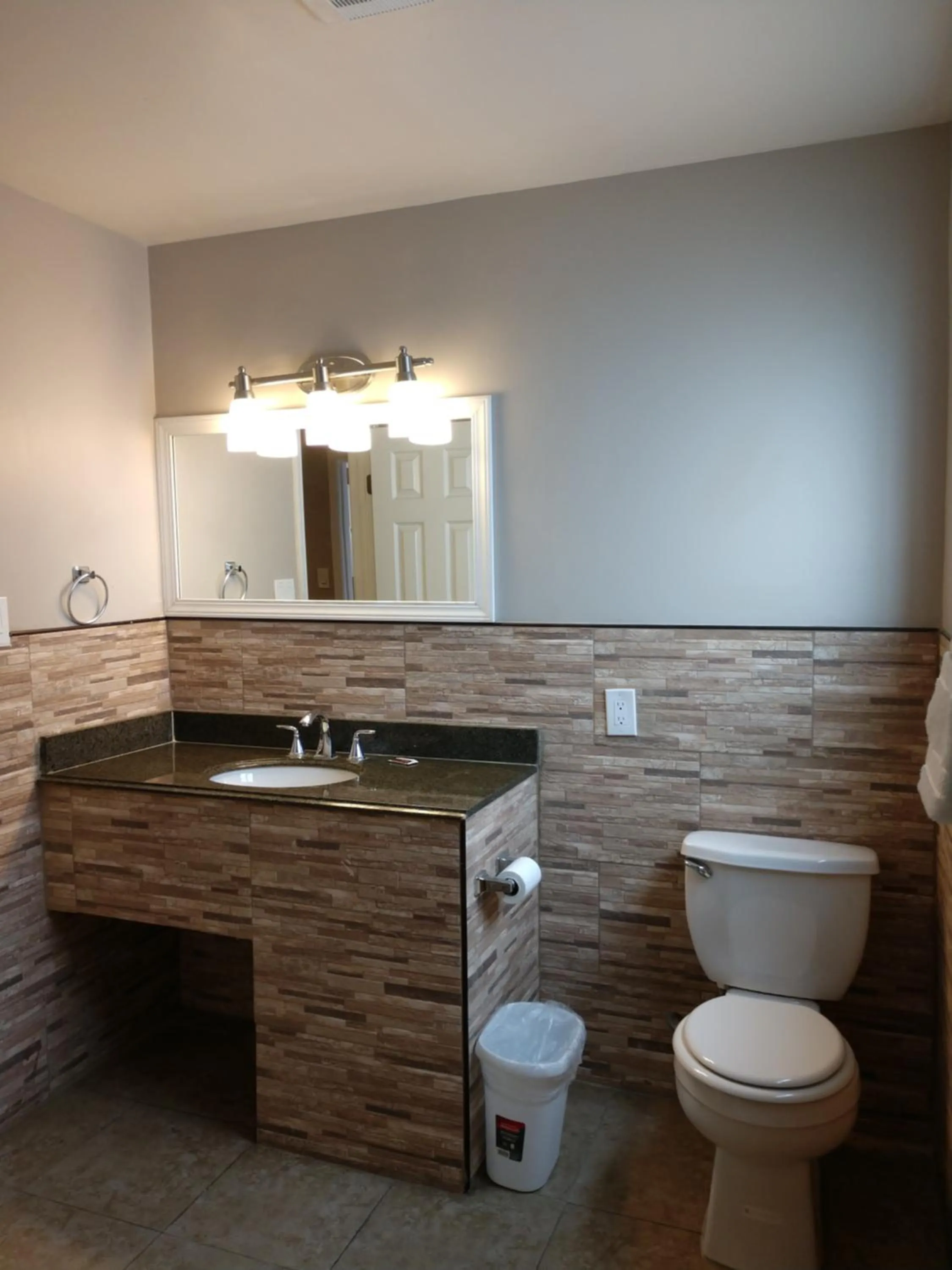 Bathroom in Bartlett Motel