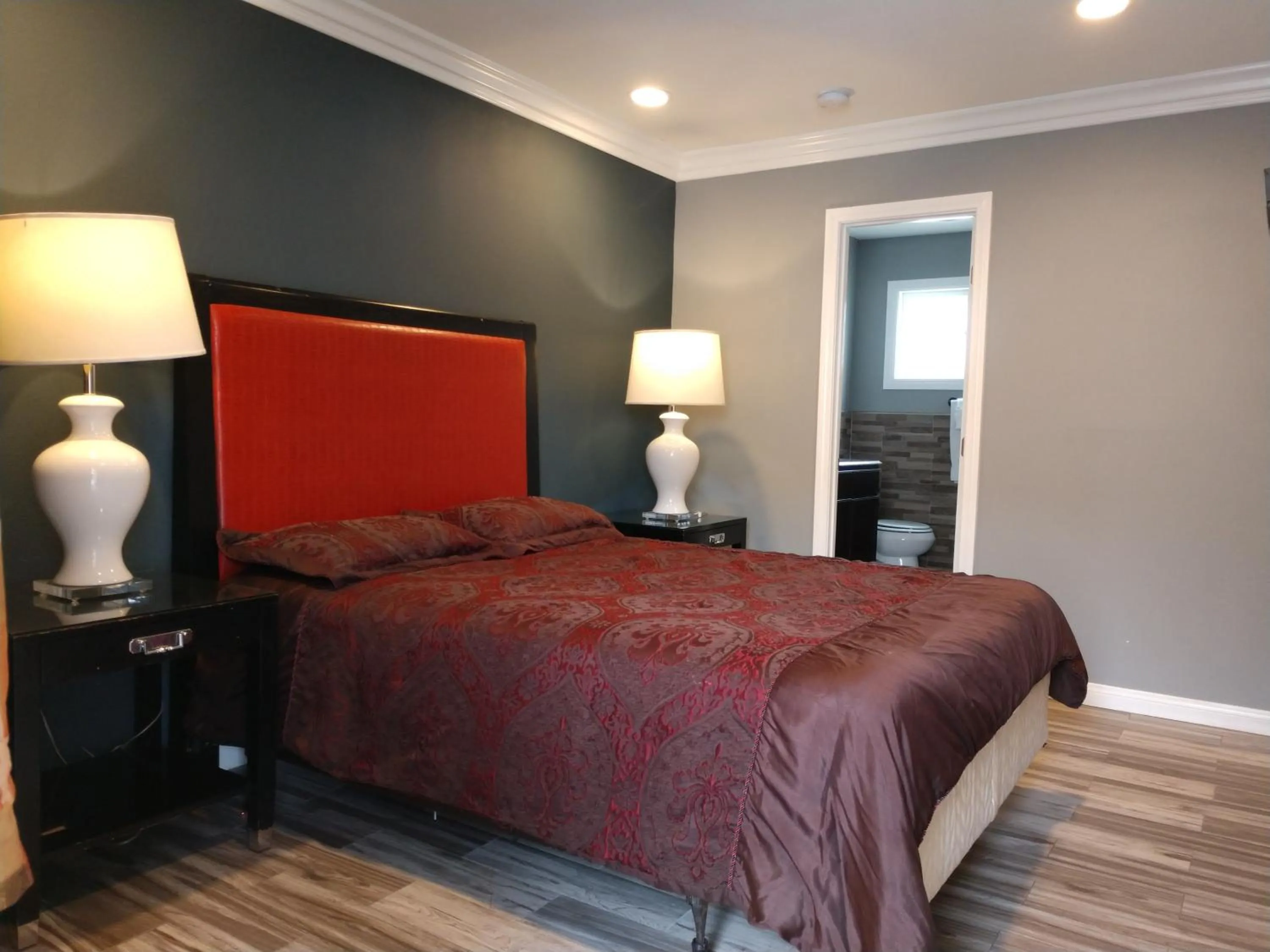 Photo of the whole room, Bed in Bartlett Motel