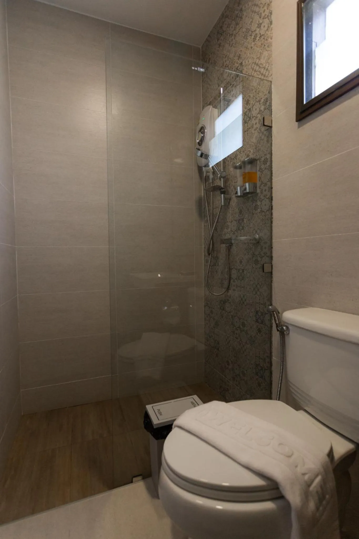 Shower in Lima Lanna Hotel