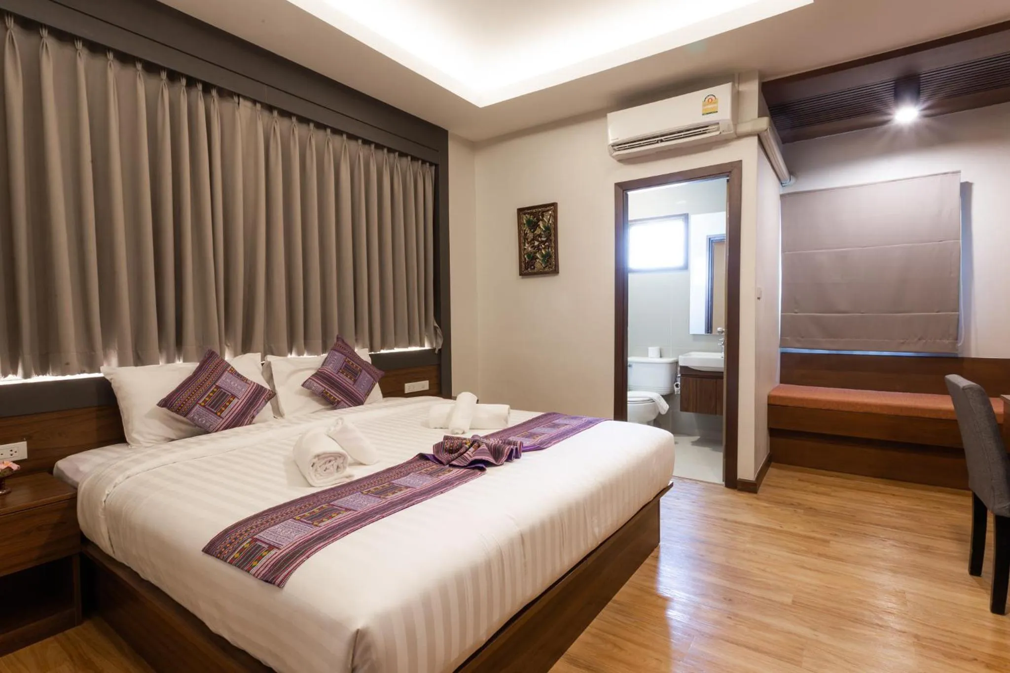 Photo of the whole room, Bed in Lima Lanna Hotel