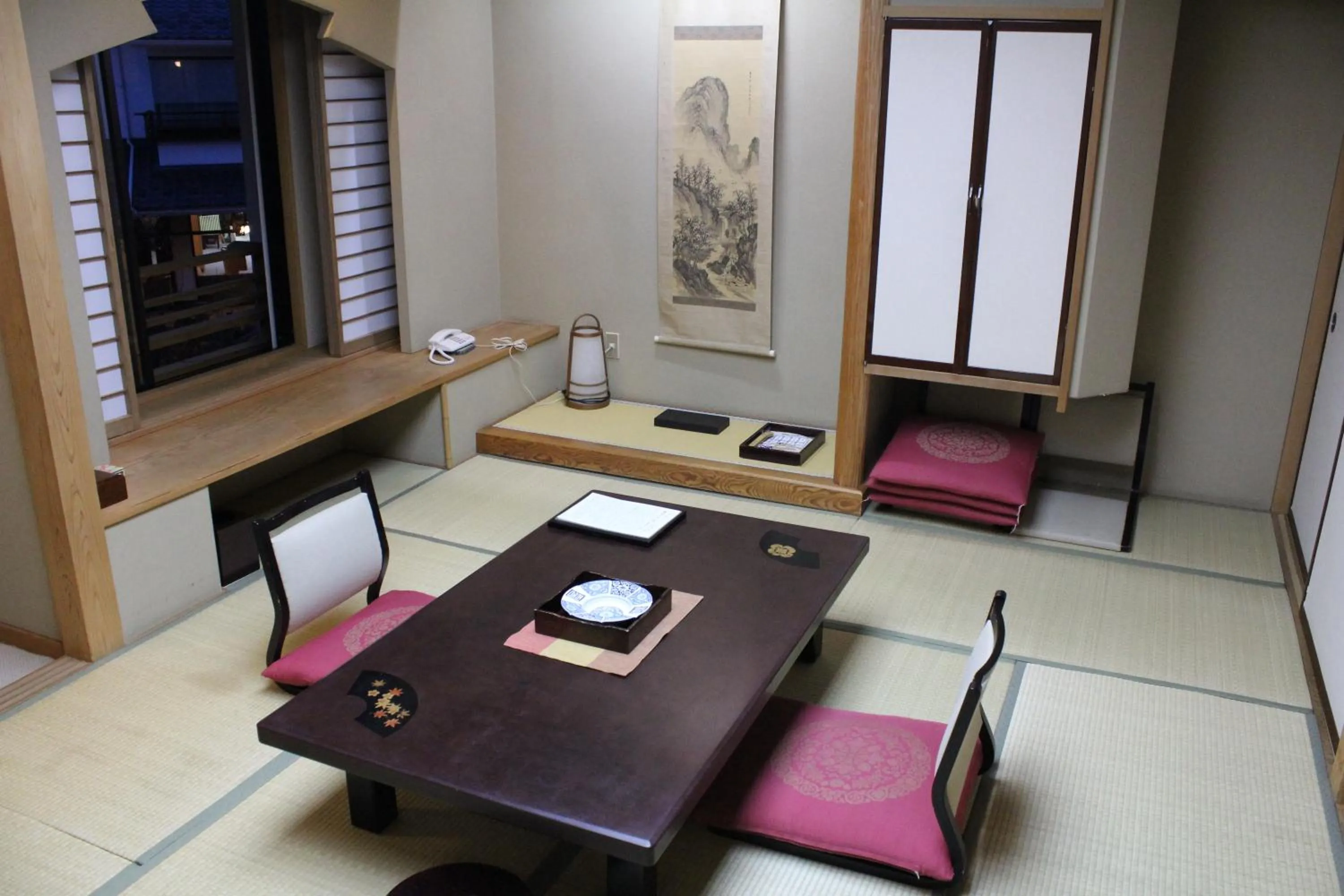 Photo of the whole room in Yanagiya
