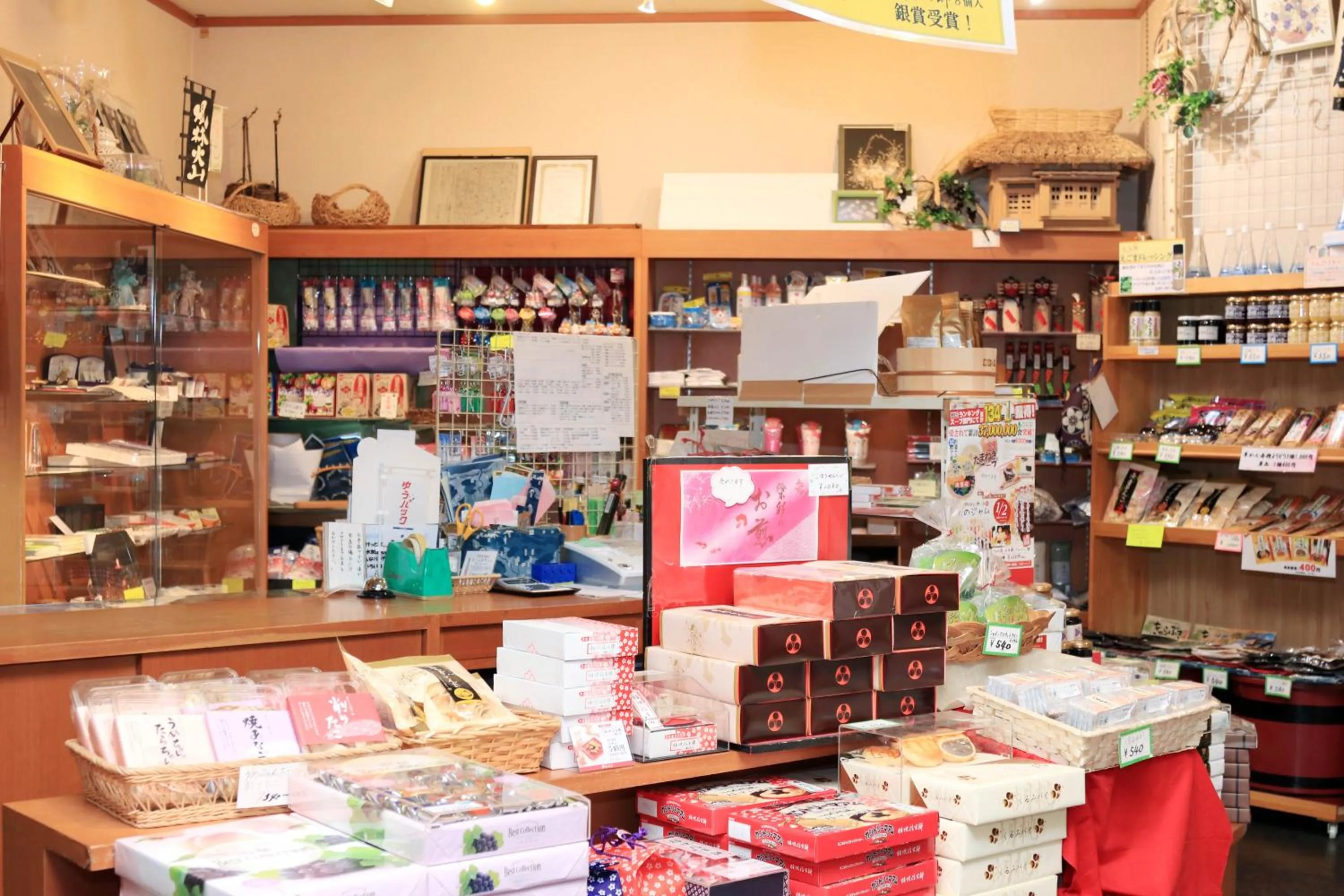 On-site shops in Yanagiya