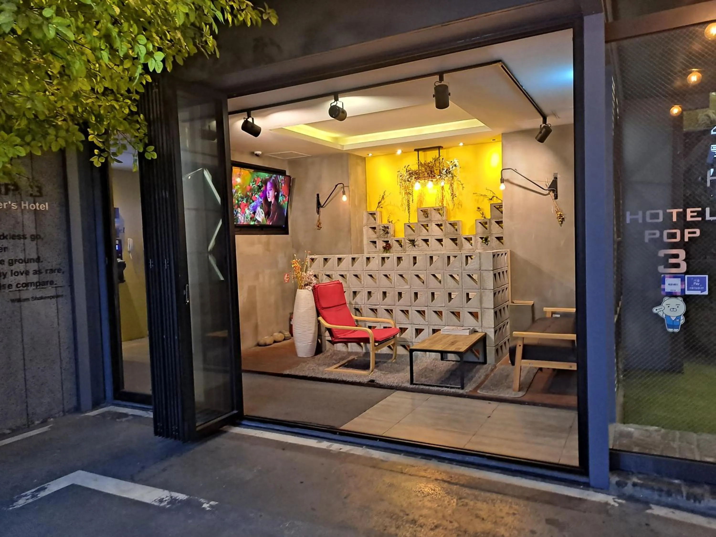 Property building in Hotel POP3 Jongno