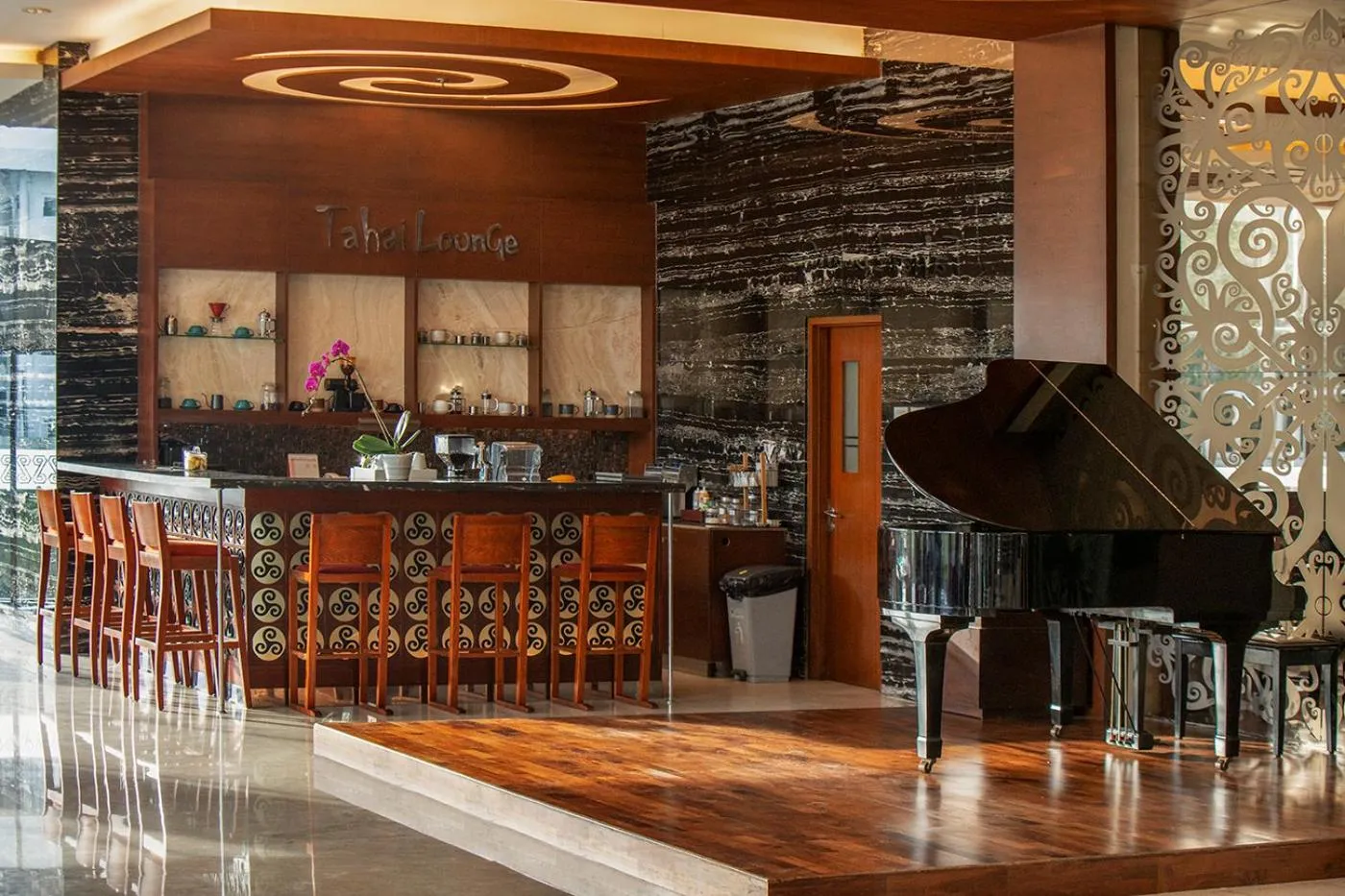 Lounge or bar in Swiss-Belhotel Danum Palangkaraya