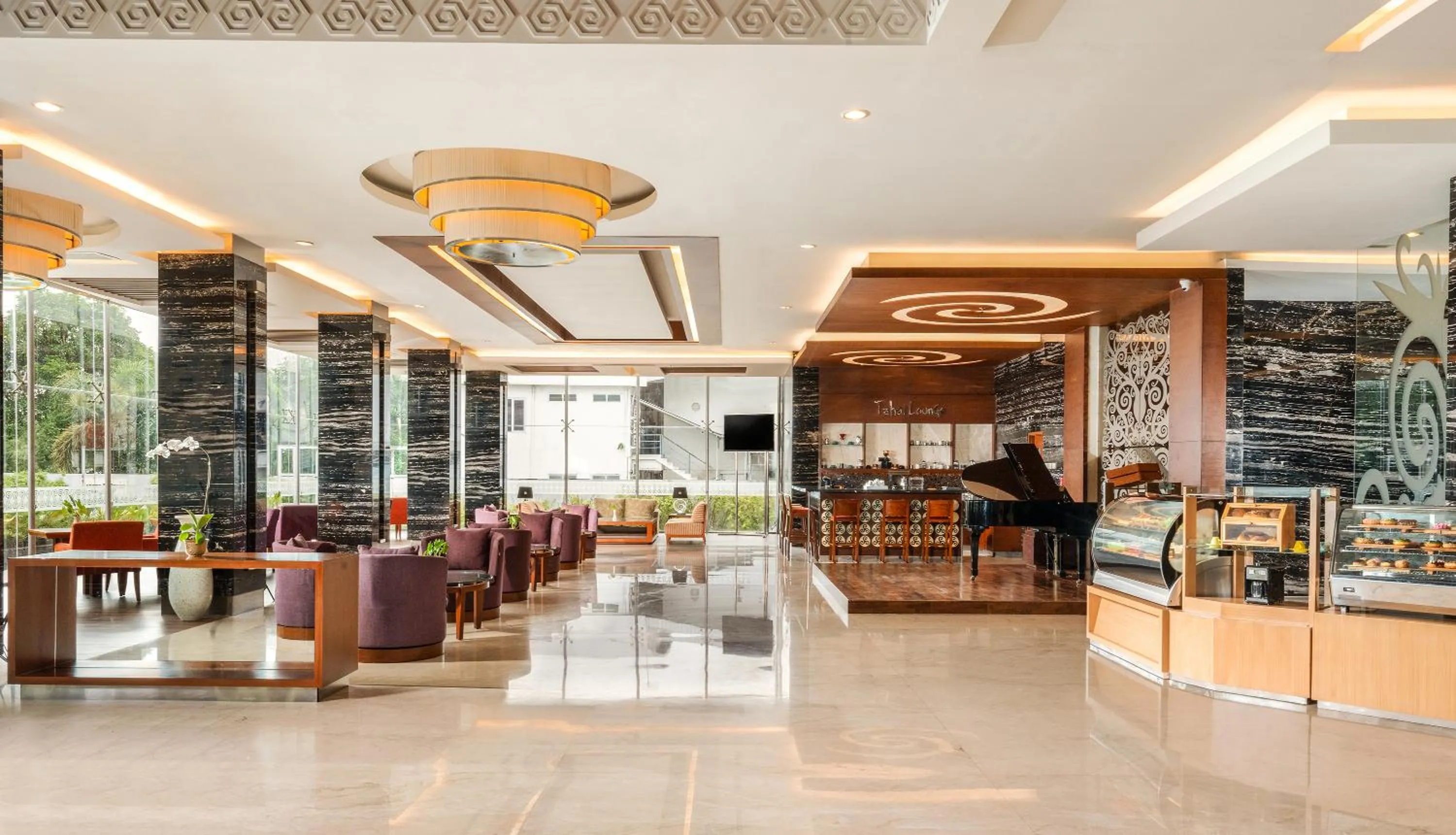 Lounge or bar in Swiss-Belhotel Danum Palangkaraya