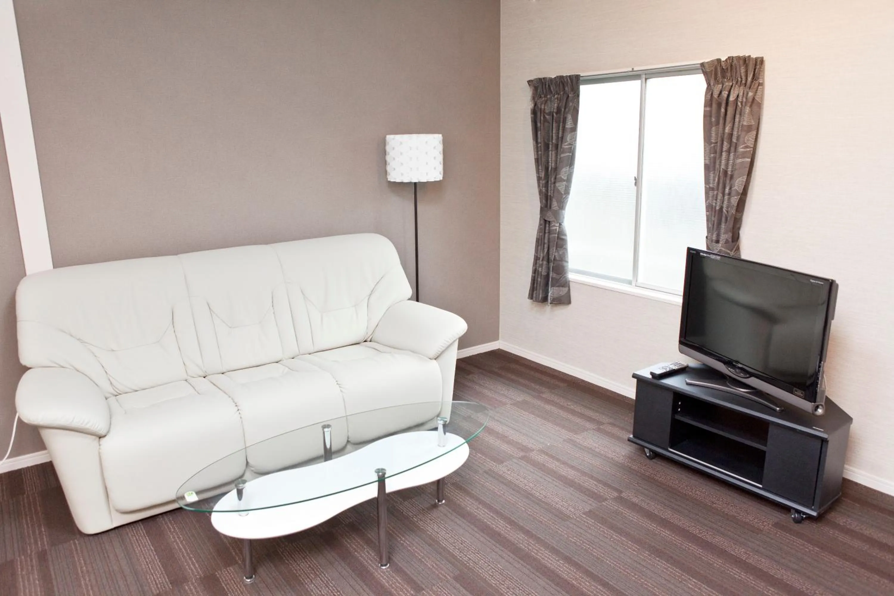 Communal lounge/ TV room in The Shin-Okubo International Hotel