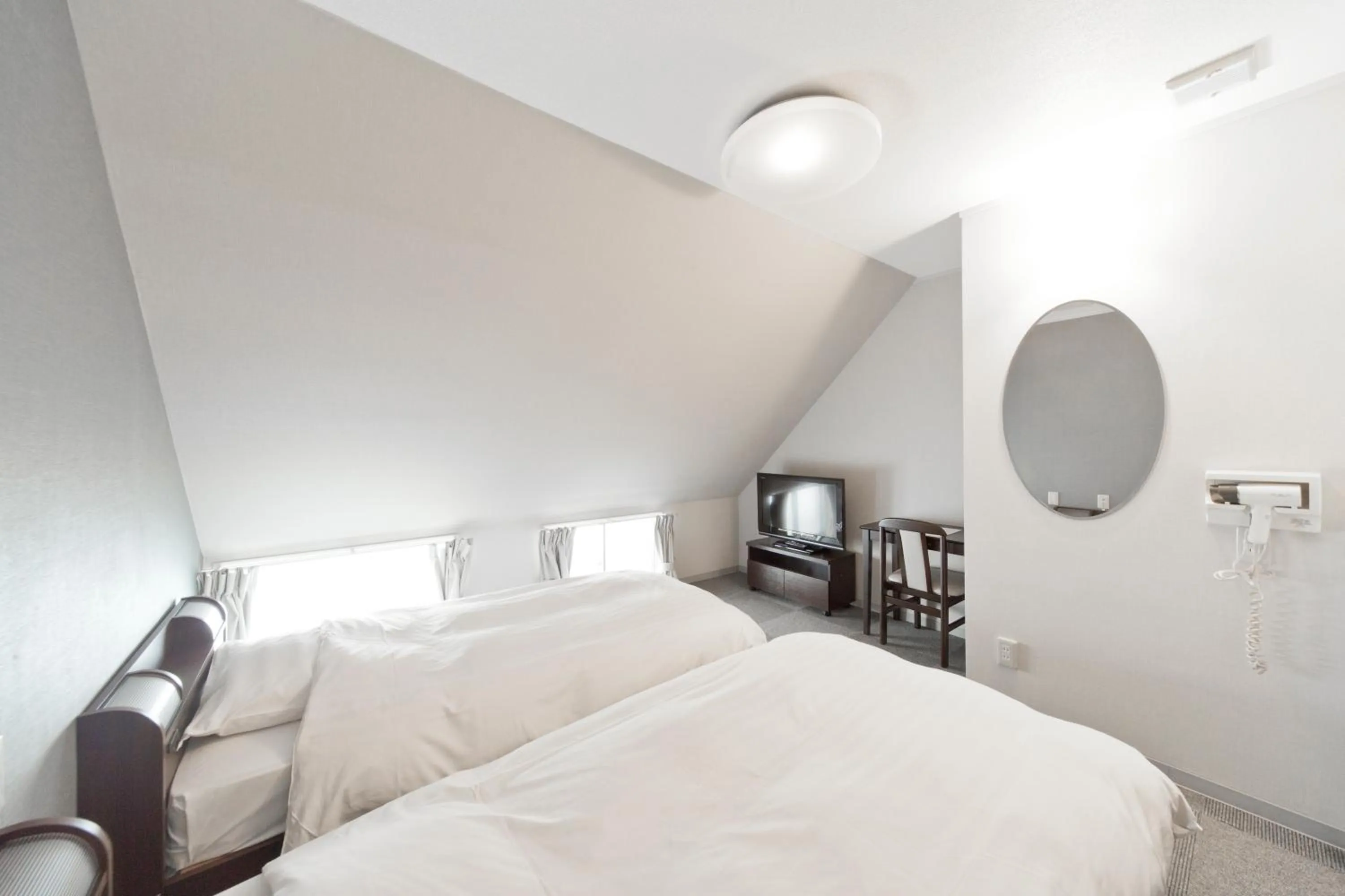 Bed in The Shin-Okubo International Hotel