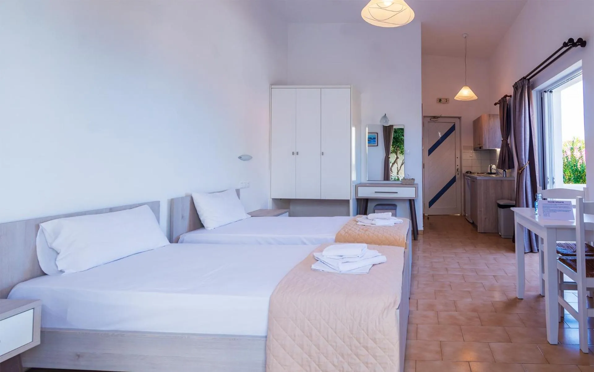 Photo of the whole room, Bed in Sifis Studios