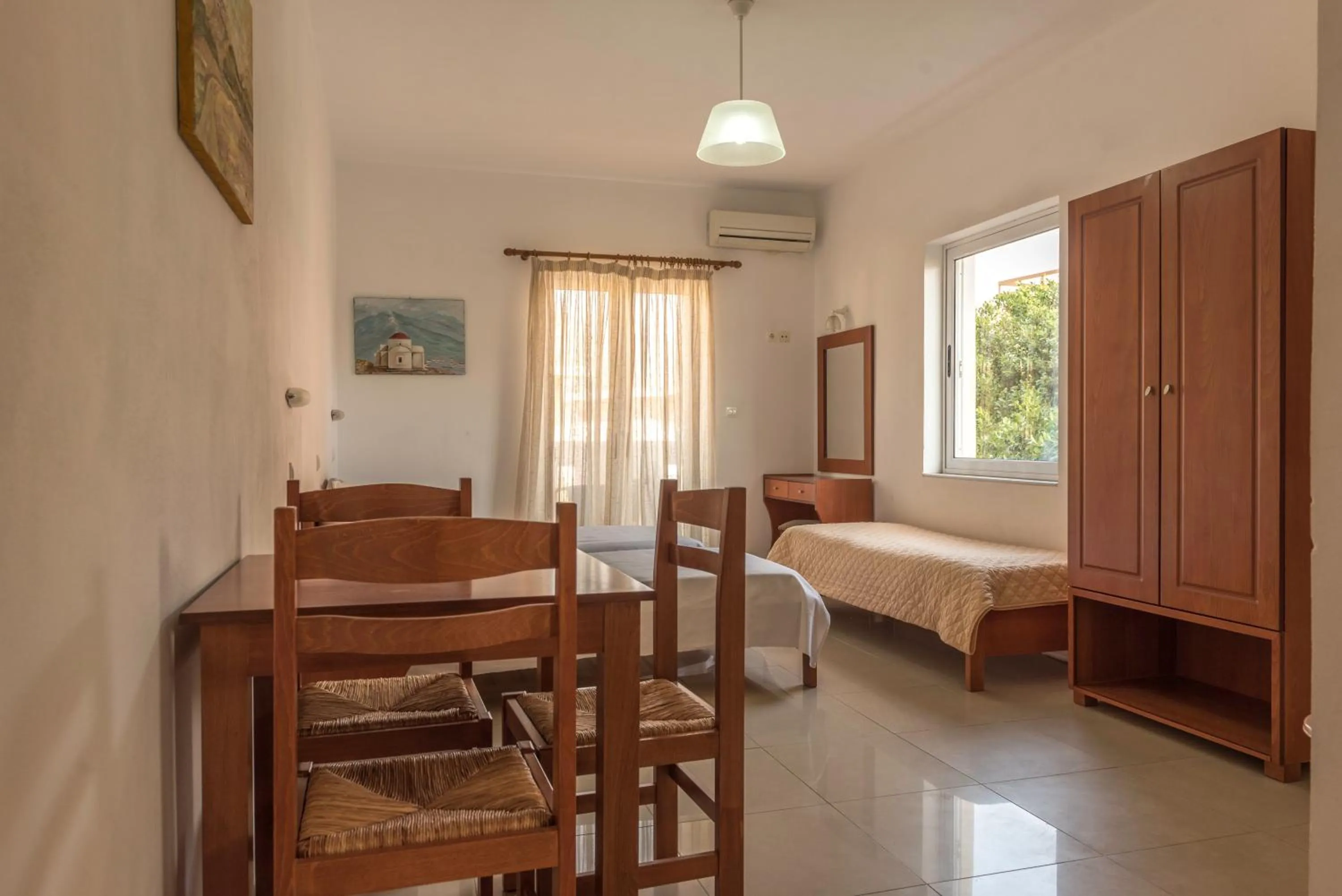 Dining area, Bed in Sifis Studios