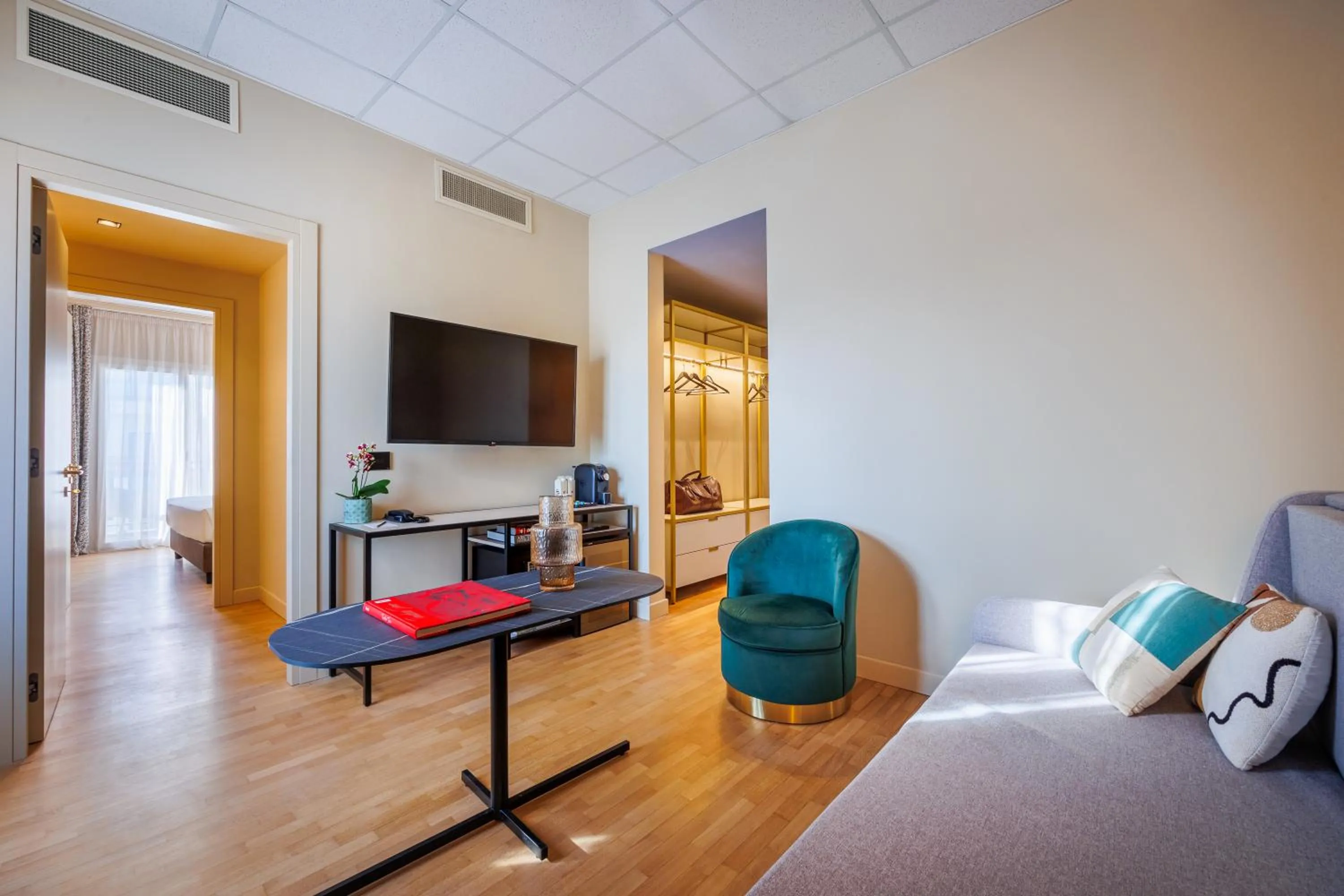 Living room, Bed in Charlie in Pesaro