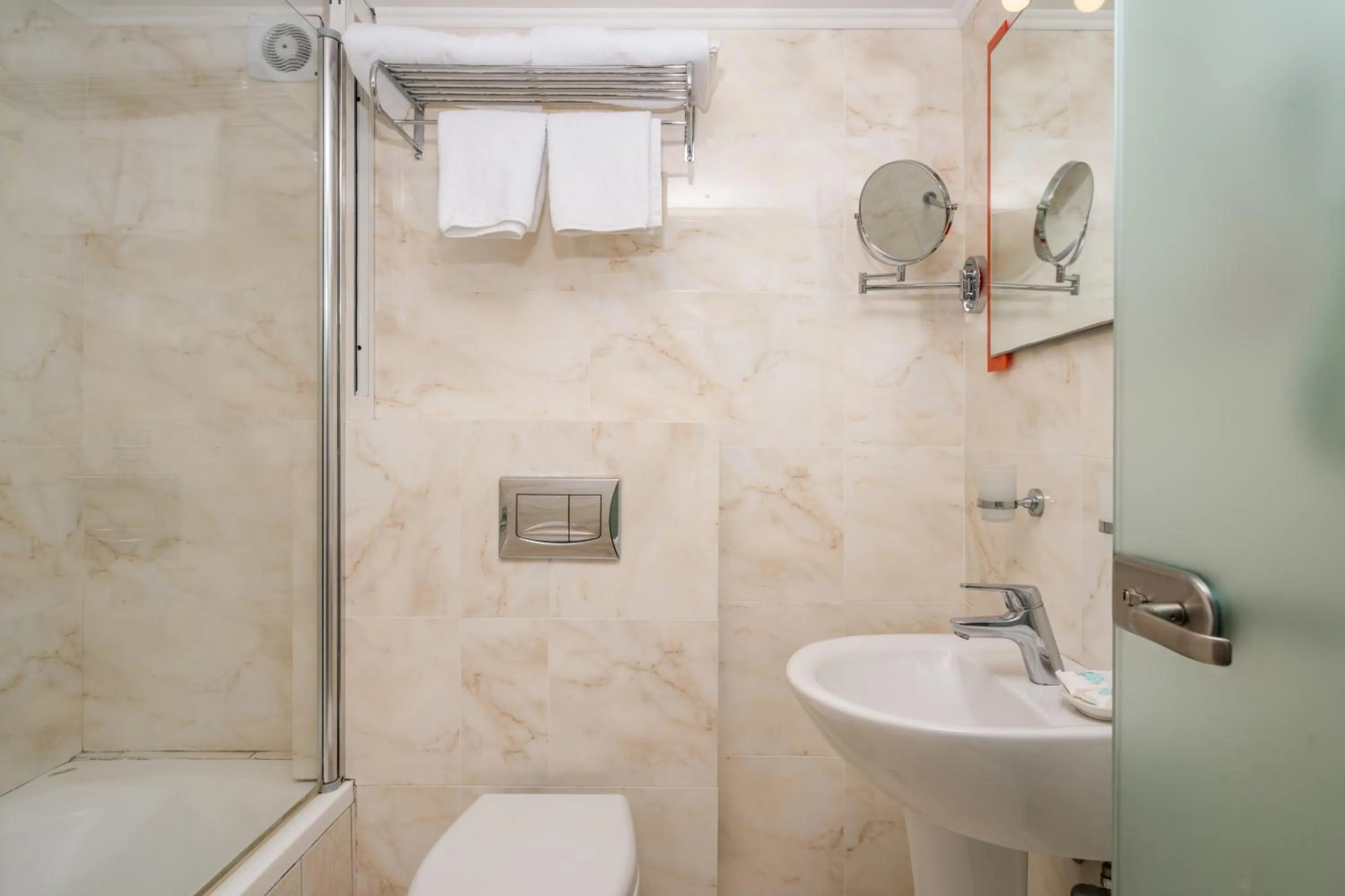 Karras Grande Resort