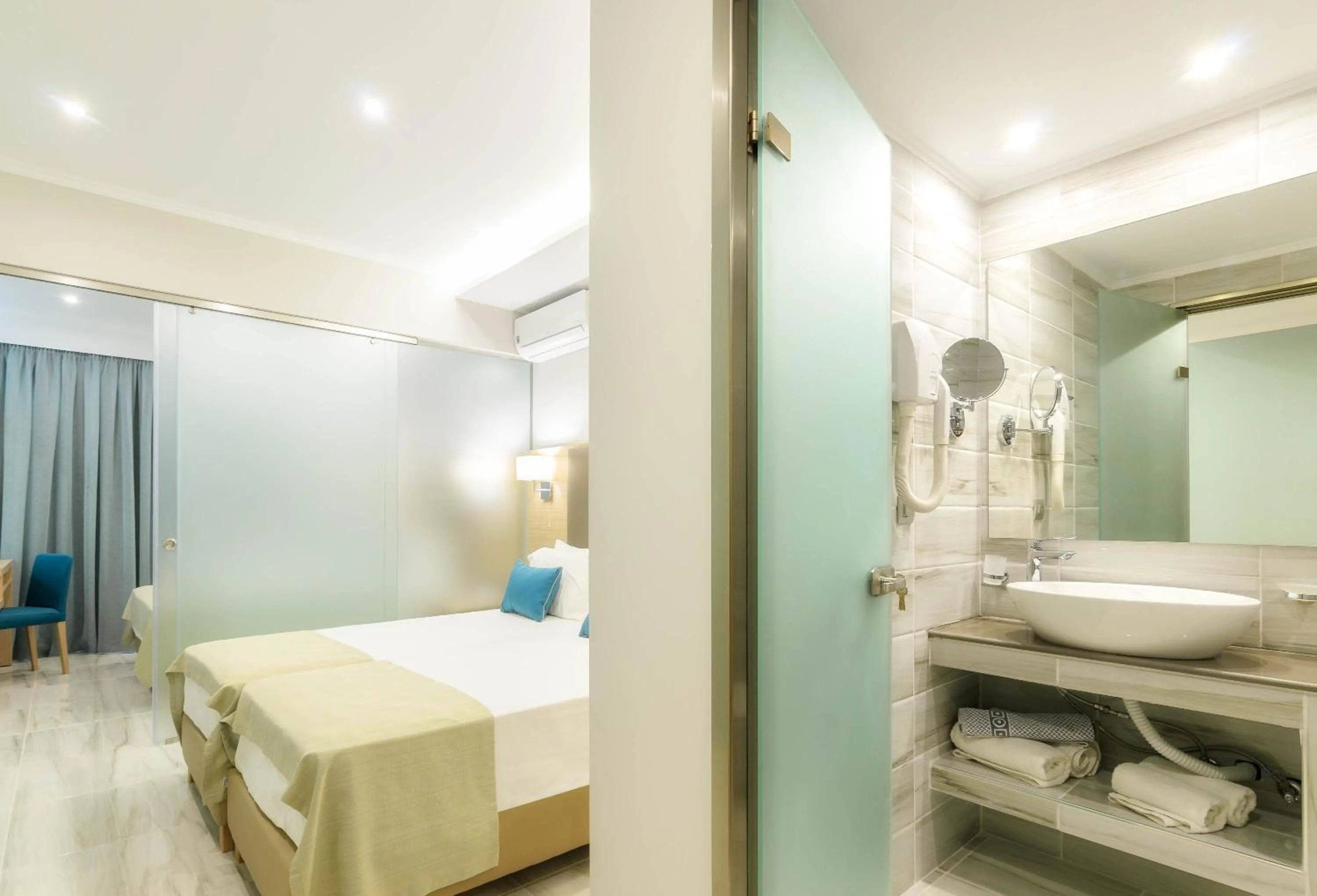 Bathroom, Bed in Karras Grande Resort