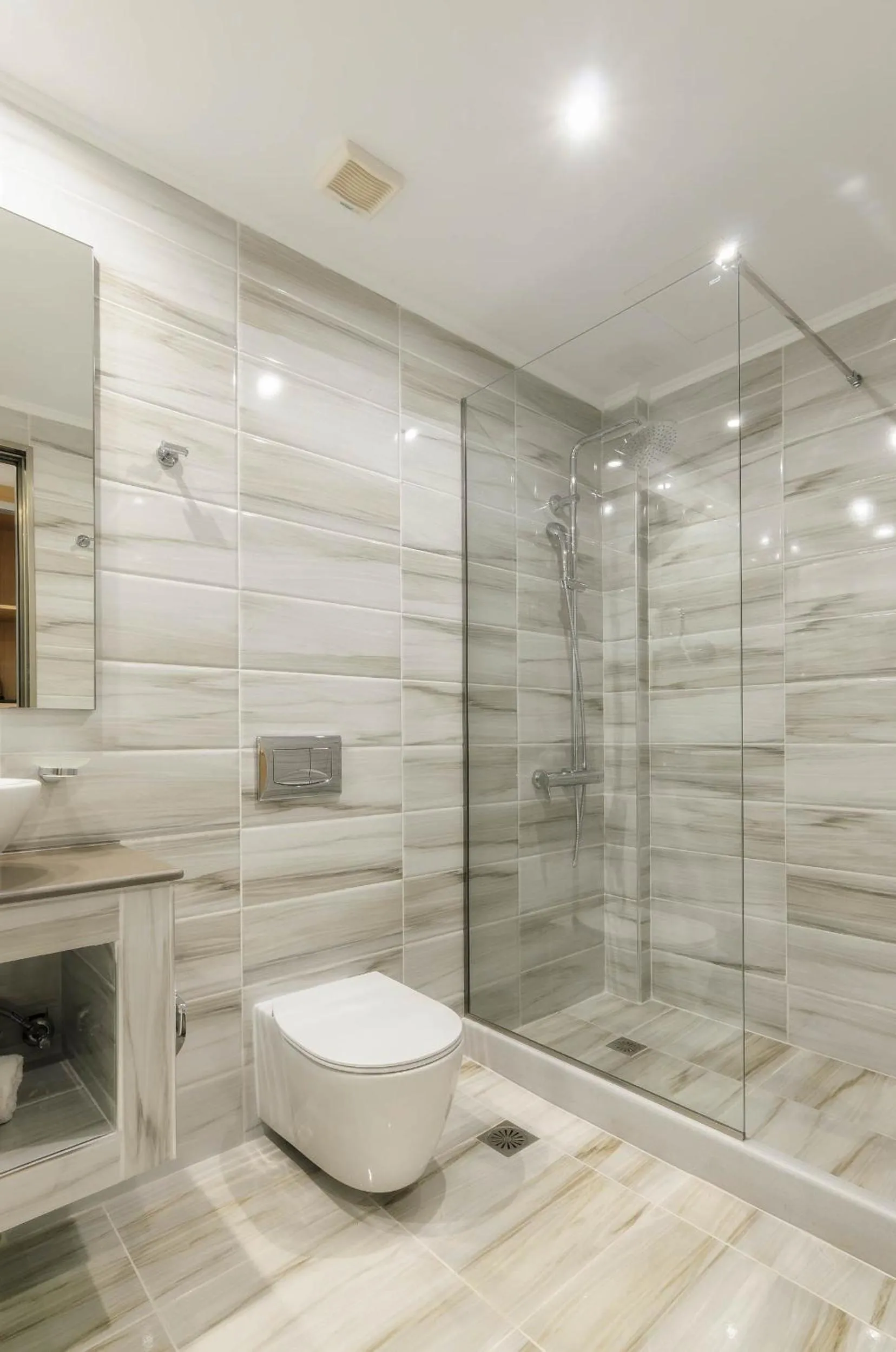 Shower in Karras Grande Resort