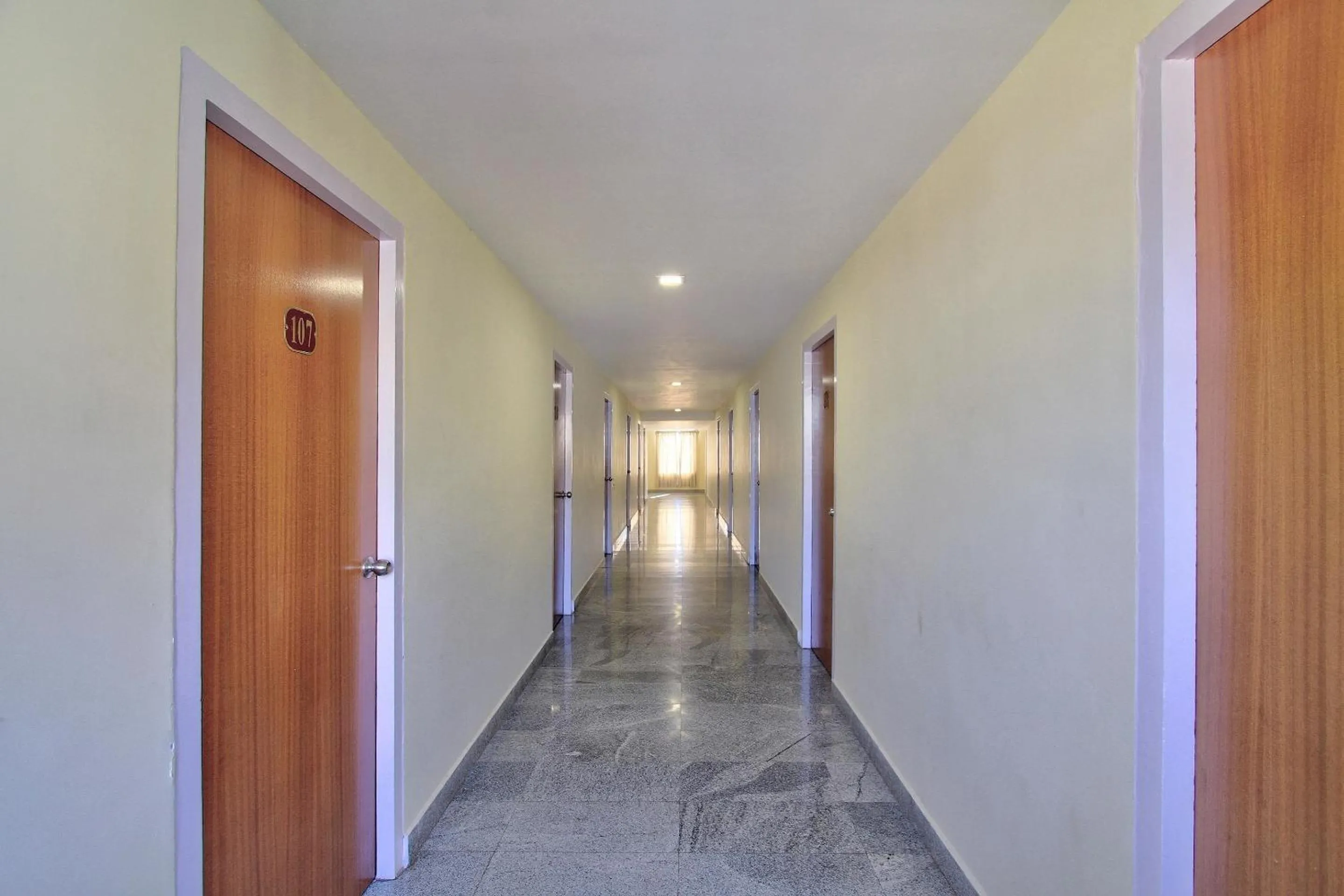 Lobby or reception in Super Townhouse Hills Palace