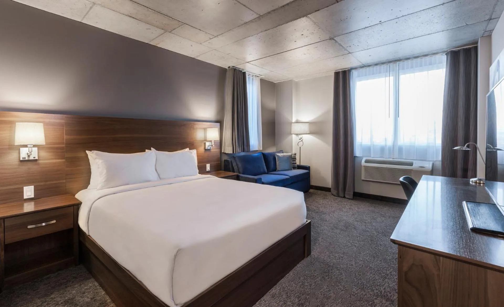 Bed in Imperia Hôtel et Suites Boucherville