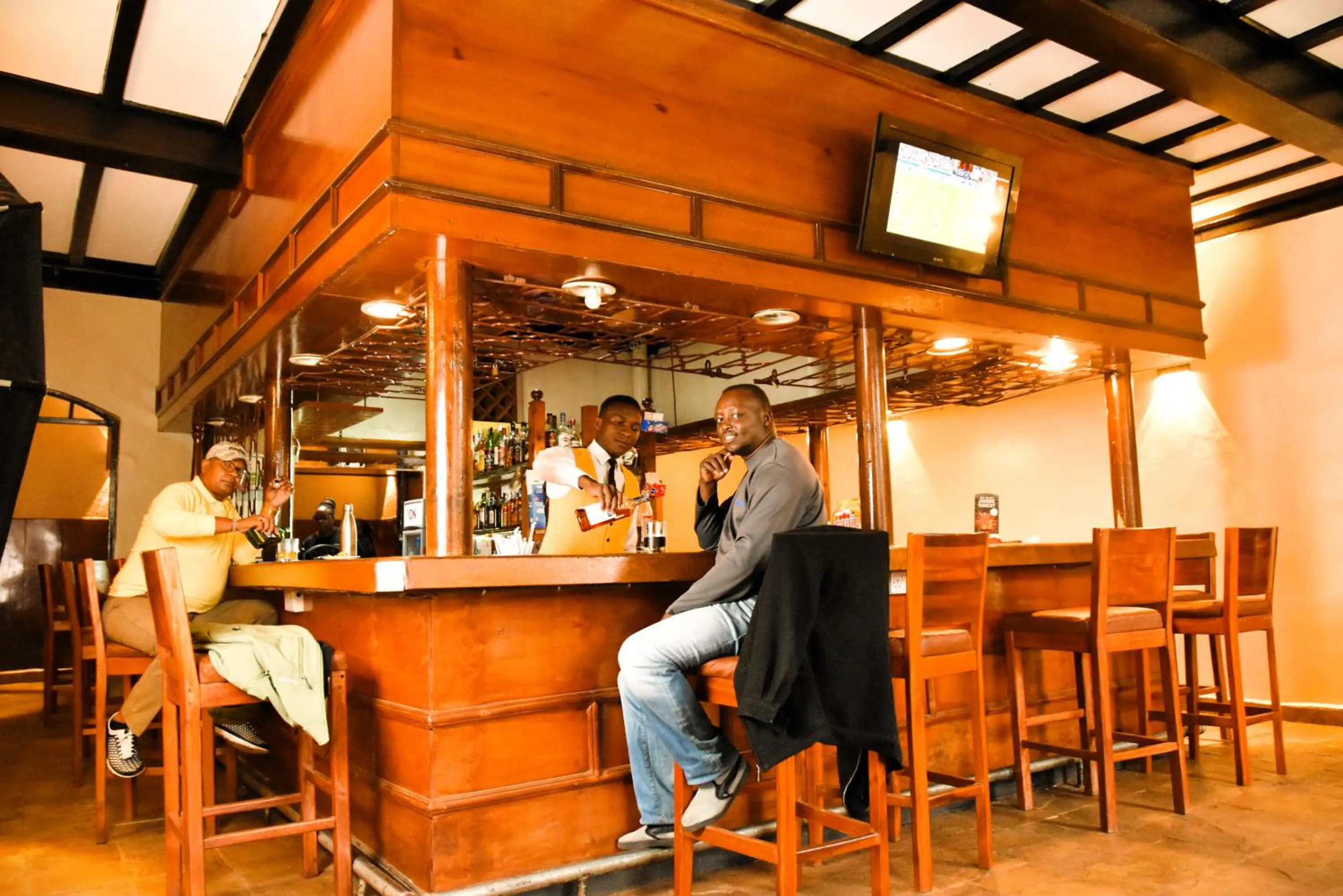 Lounge or bar in Wagon Wheel Hotel Eldoret