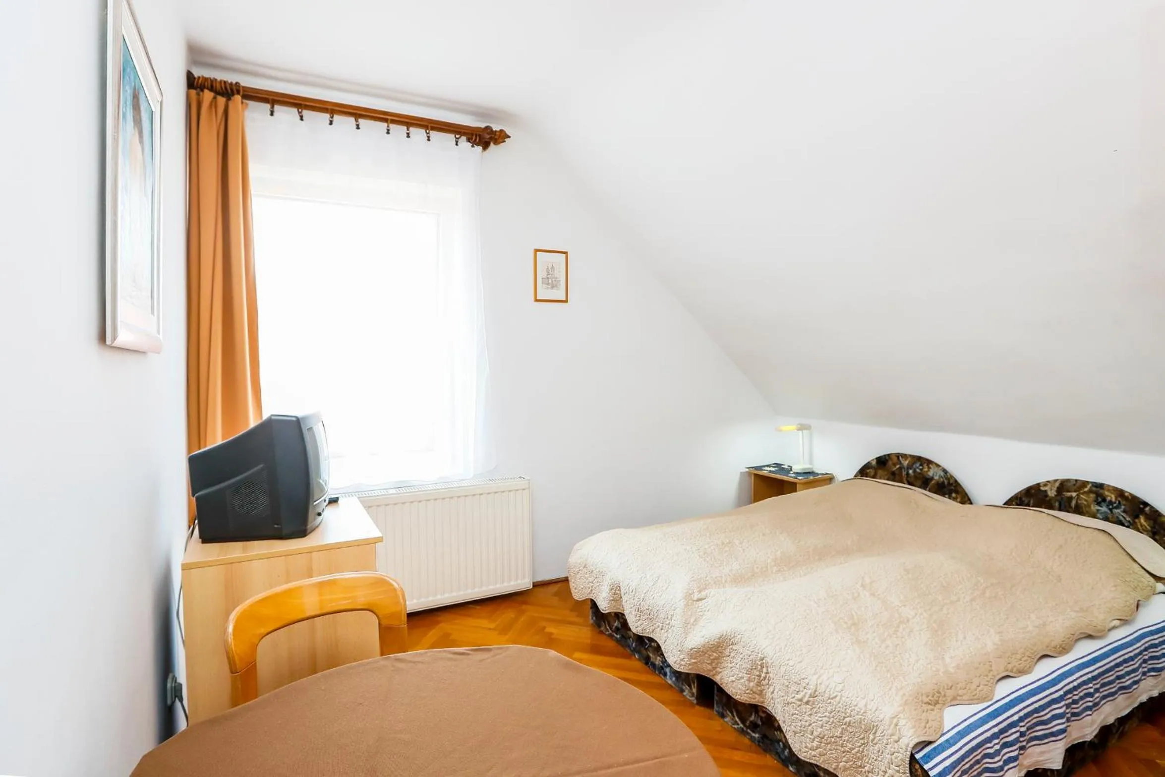 Bed in Burg Vendégház