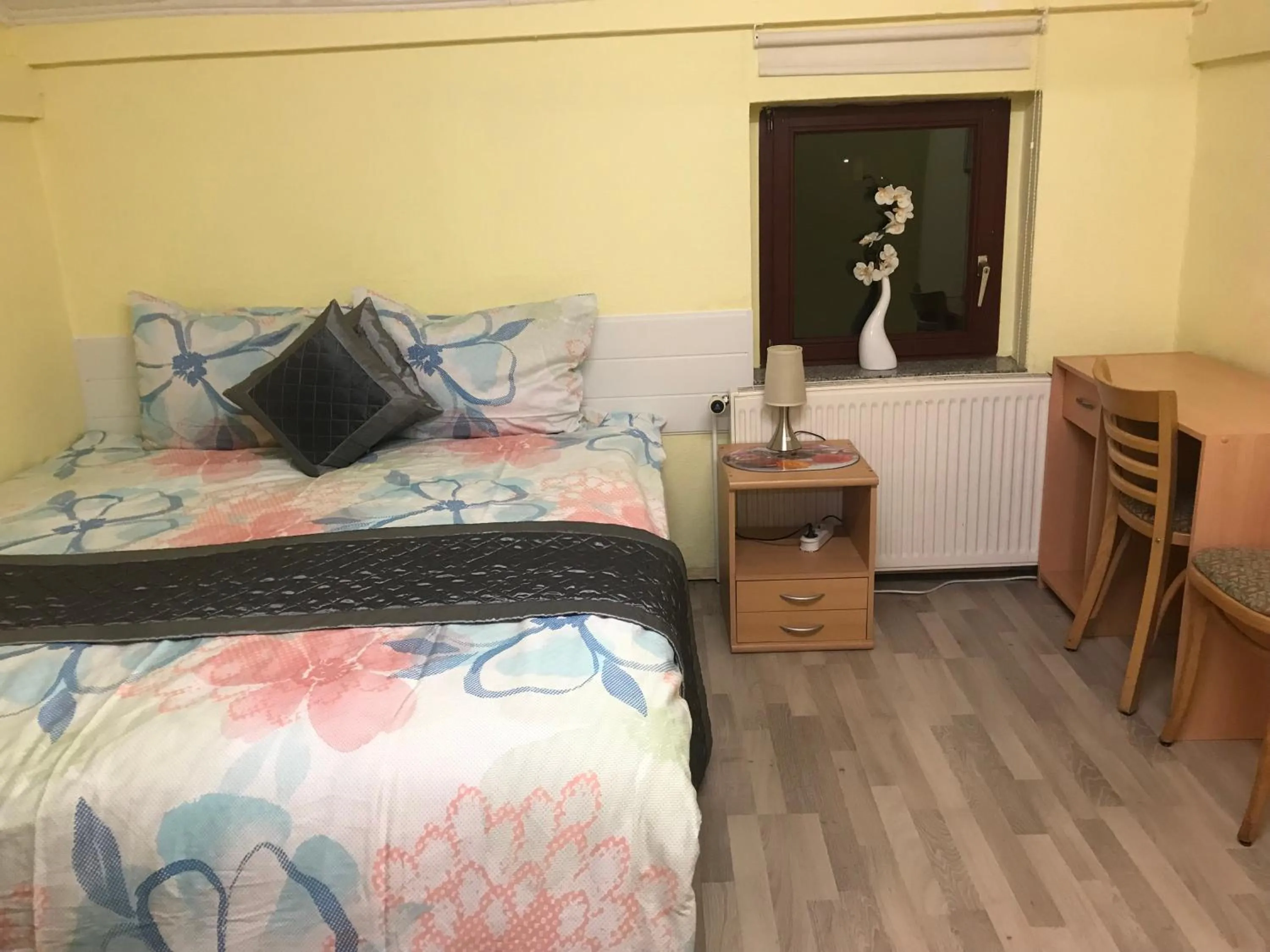 Bedroom, Bed in PensionLien