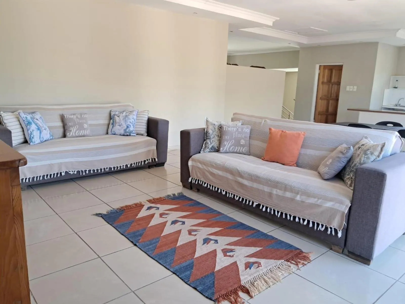 Living room, Bed in SeaXplore Lodge & Dive Center