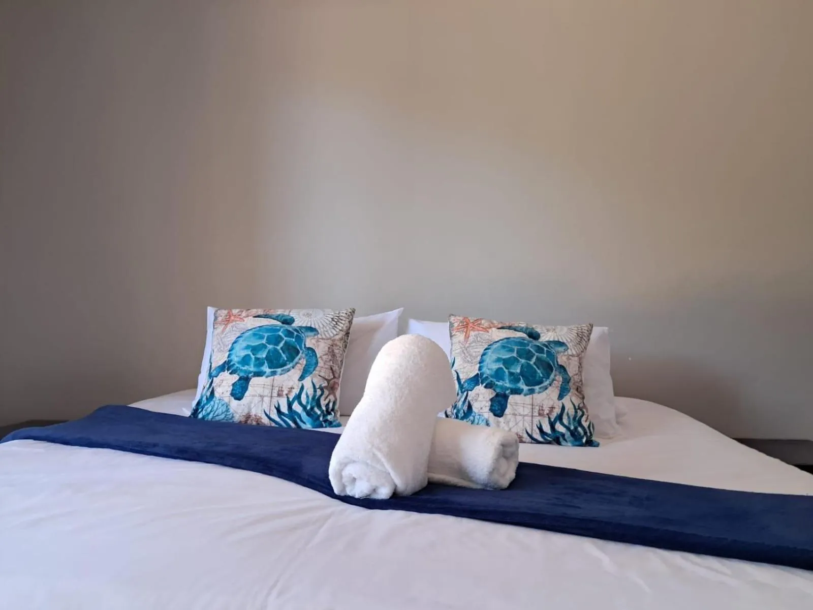 Decorative detail, Bed in SeaXplore Lodge & Dive Center