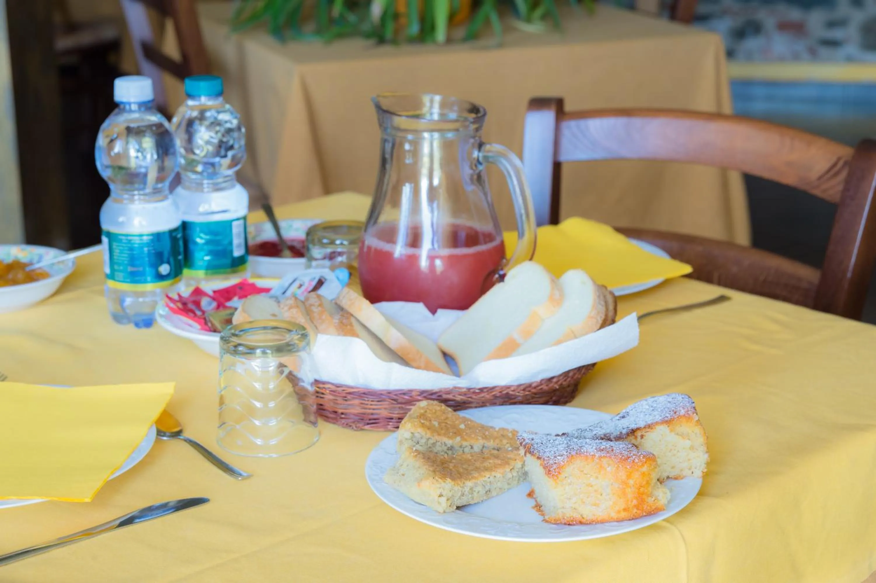 Food and drinks in All'Ombra del Castello