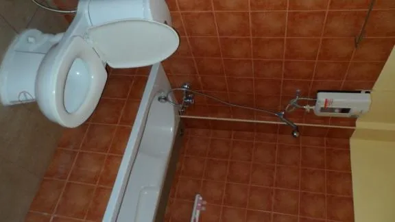 Toilet in Bautong Lodge